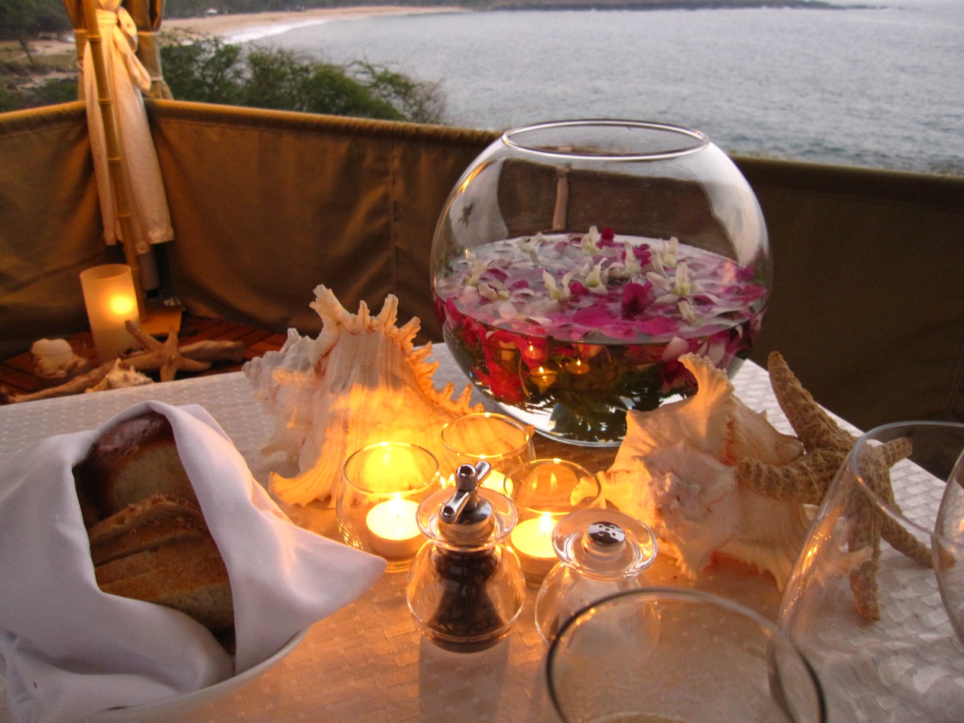 One Of The Best Places In Hawaii For A Romantic Dinner It S On