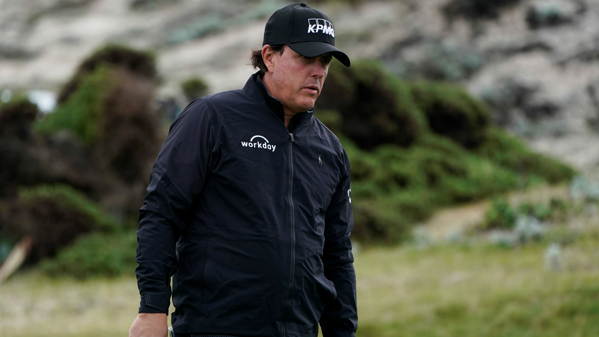 At T Pebble Beach Pro Am Phil Mickelson Shares Lead After Round