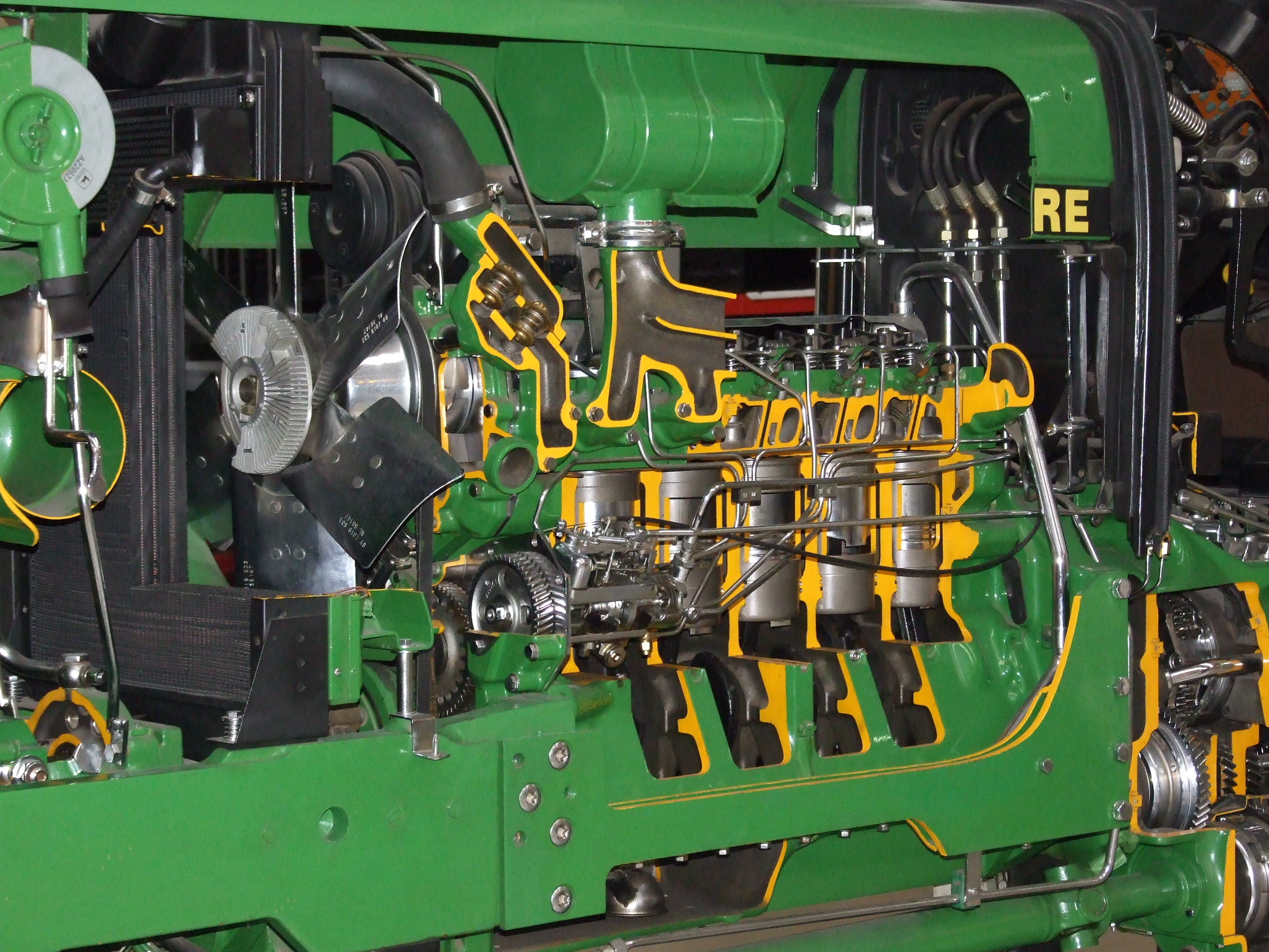 File John Deere Tractor Cut Engine Angle Jpg Wikimedia Mons