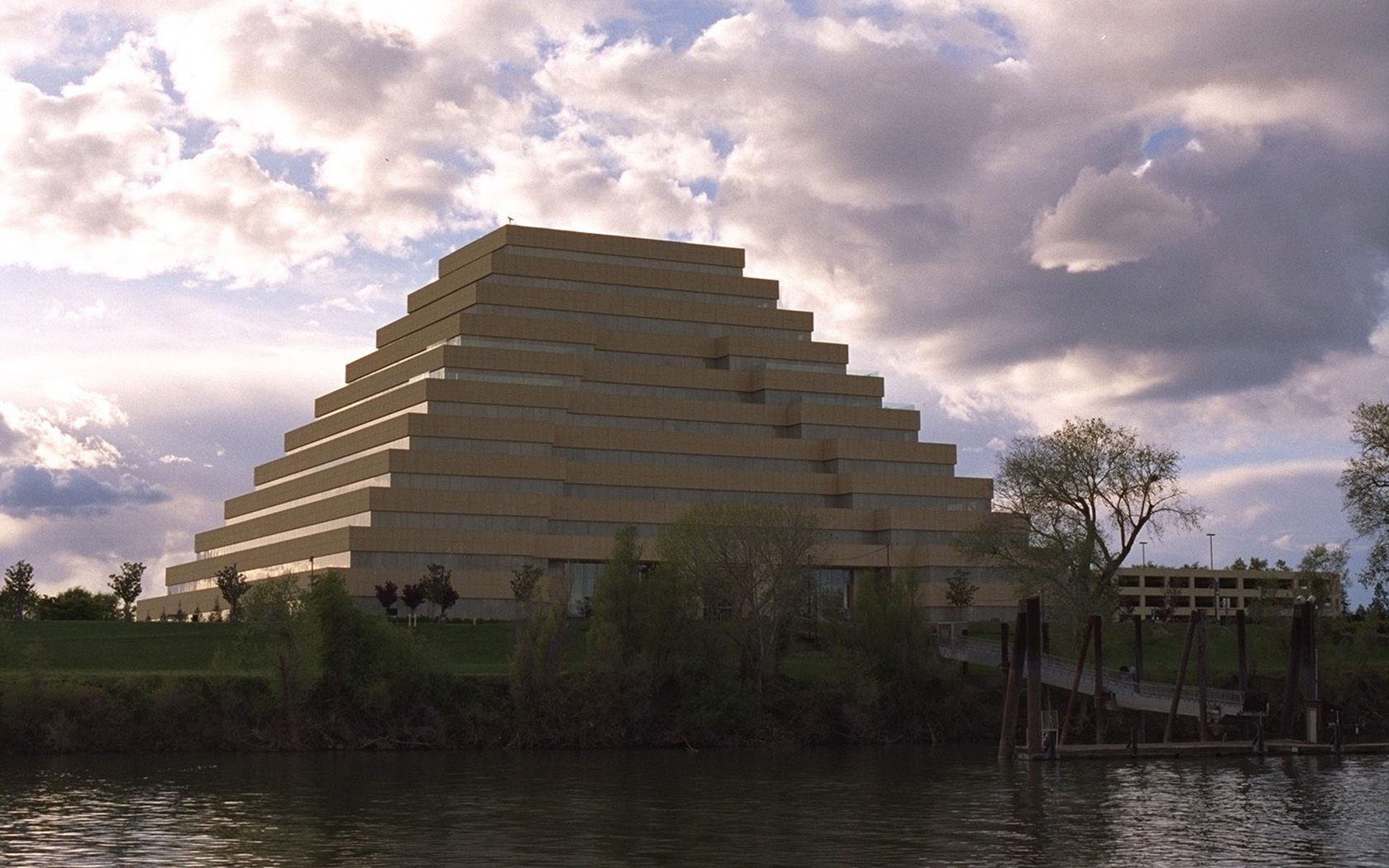 Ziggurat Building In Sacramento City Wallpaper
