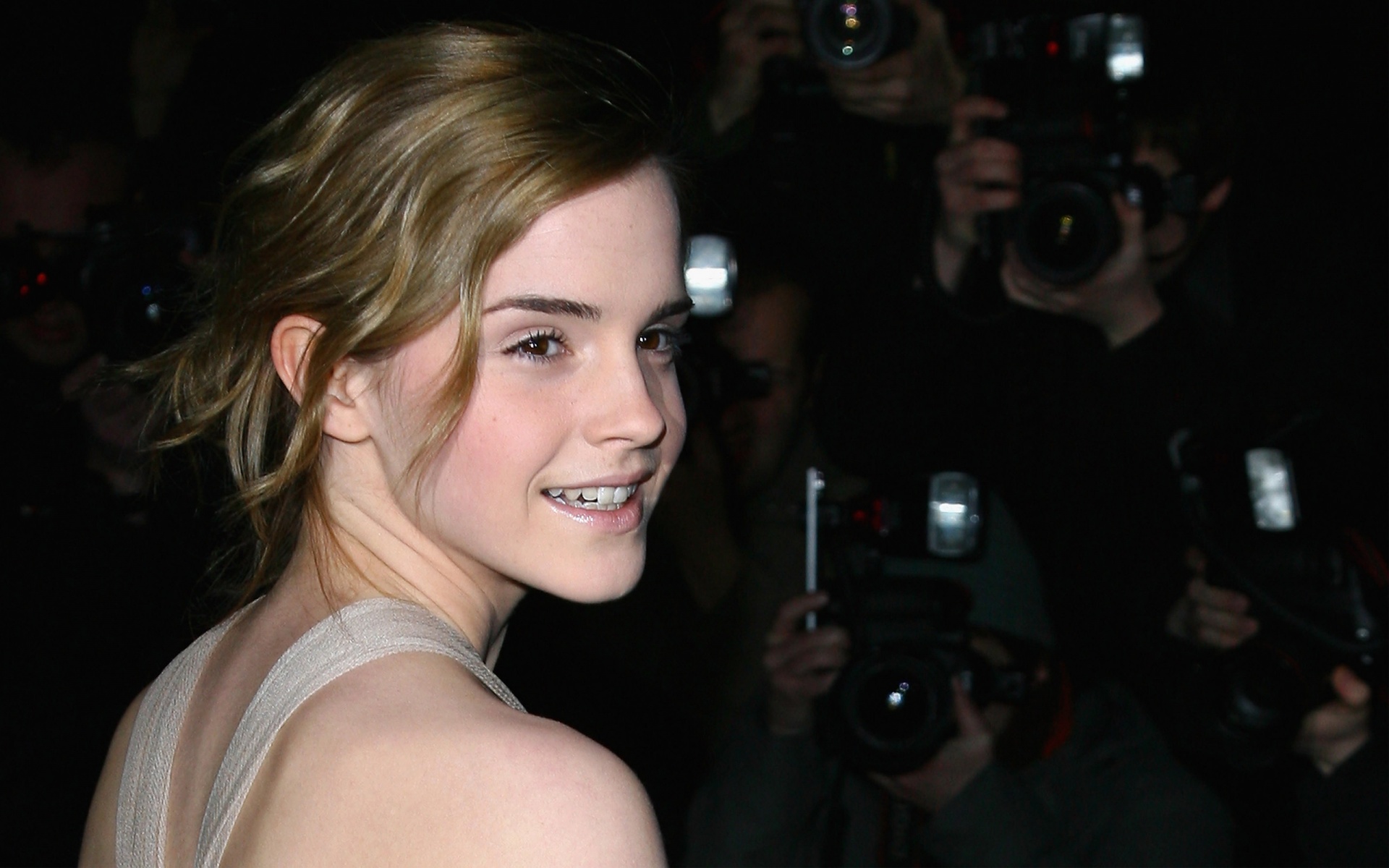 Emma Watson Widescreen HD Wallpaper