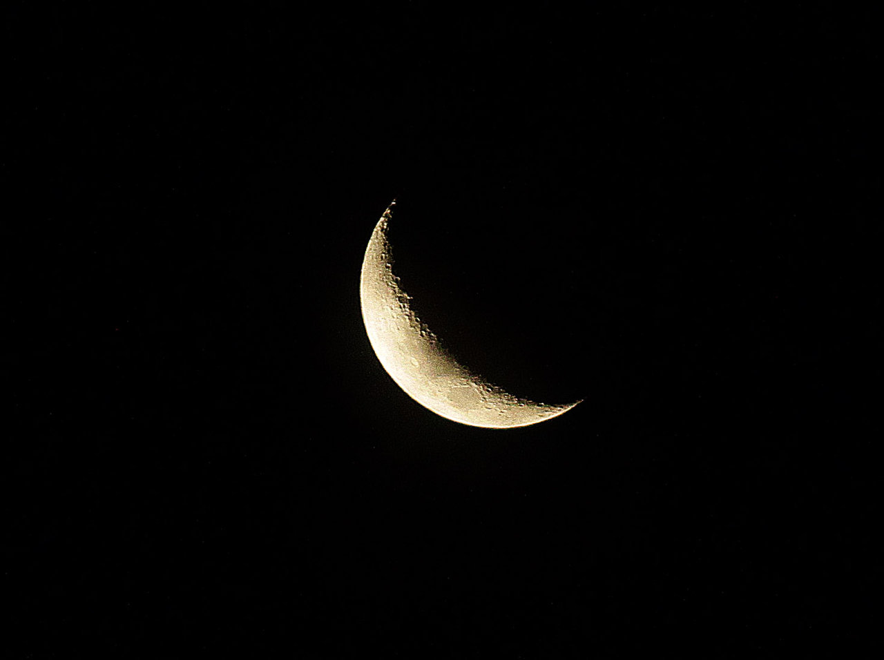 Crescent Moon By Aurrum