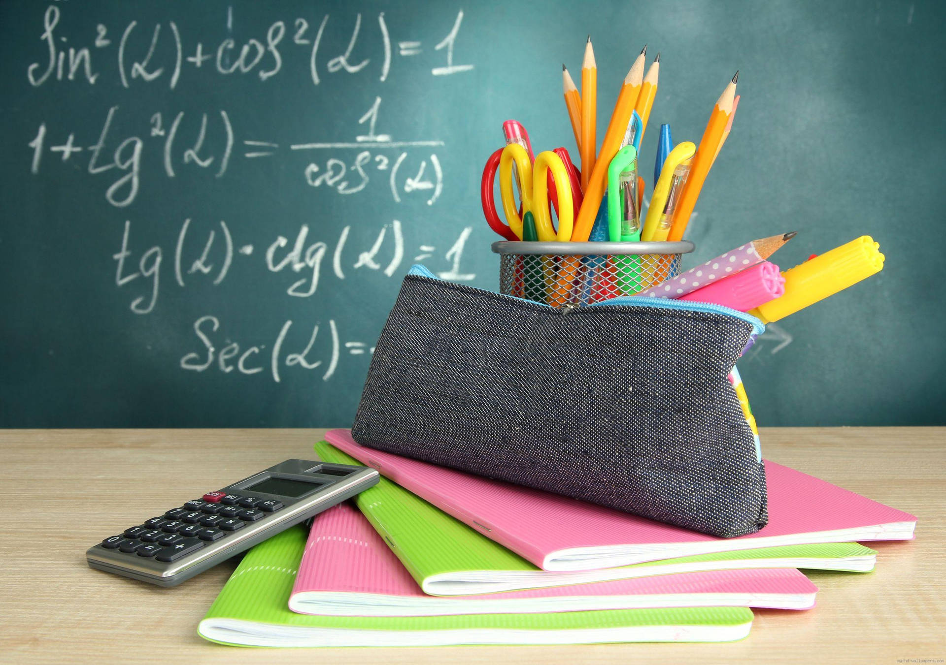 Mathematics Formulas With Calculator N7ja0il1i2k1pya4 Wallpaper