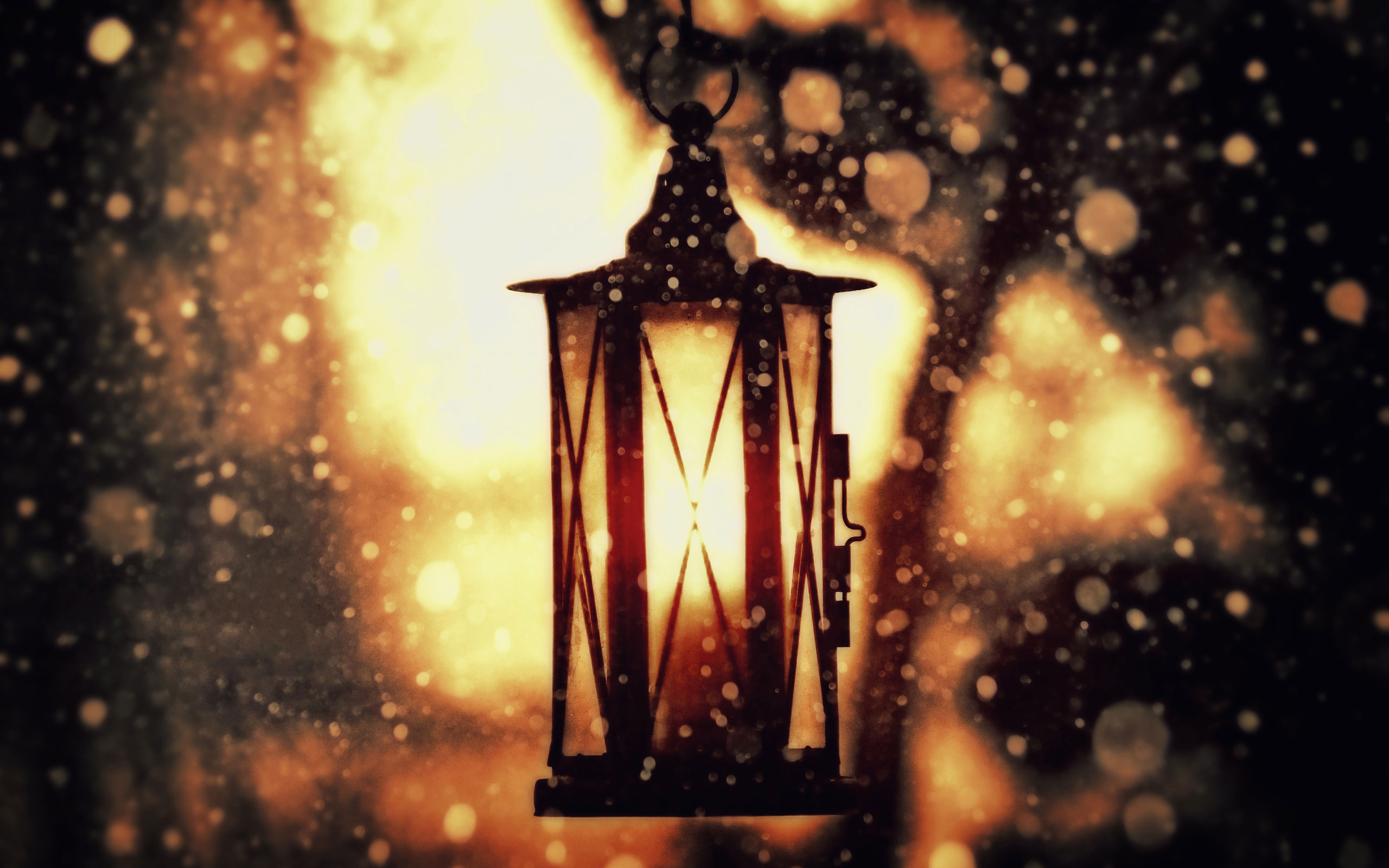 Lantern Wallpaper