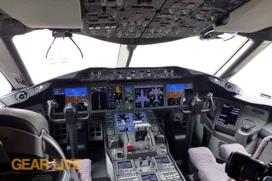 United Boeing Dreamliner Cockpit Interior
