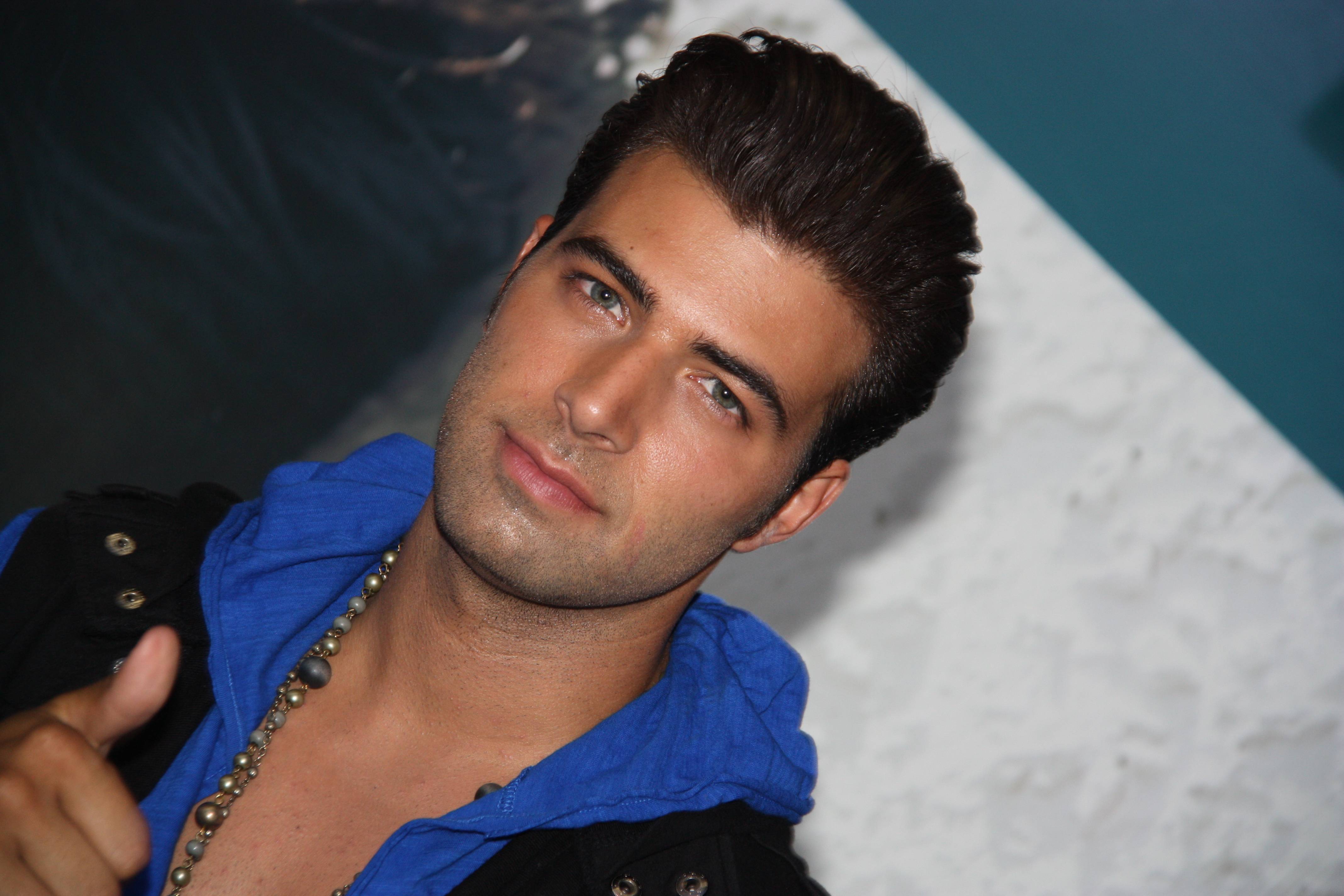 Jencarlos Canela Wallpaper