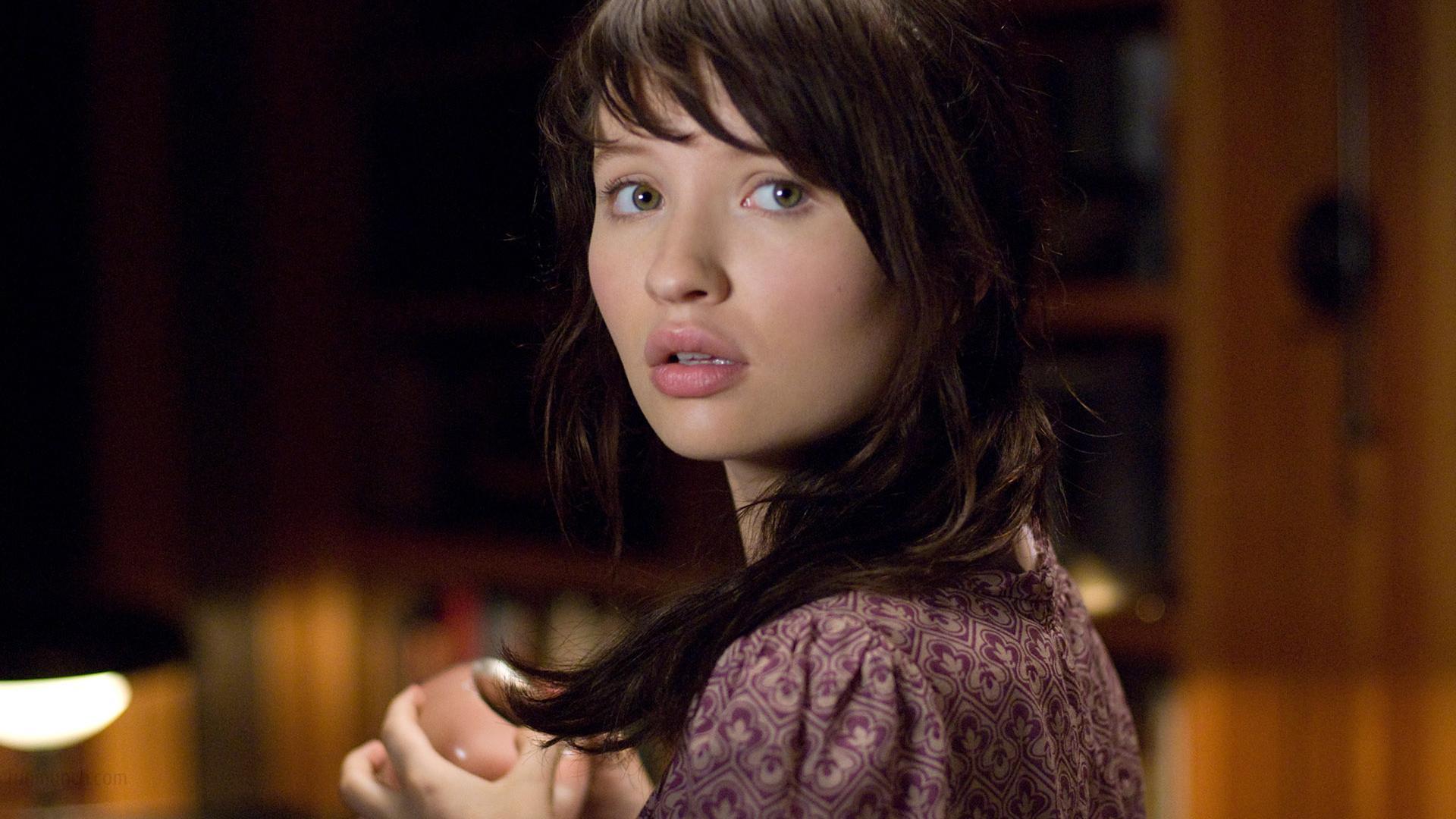 Emily Browning Wallpaper High Resolution And Quality