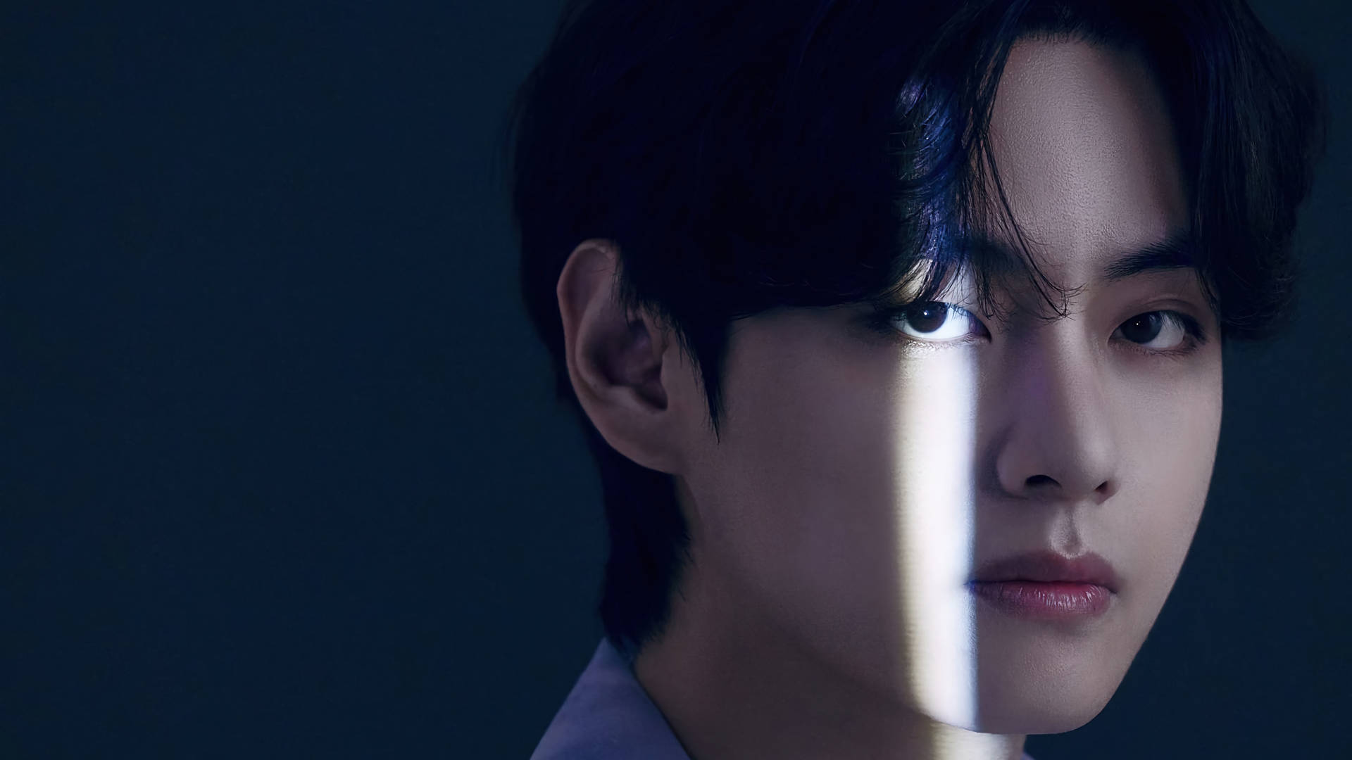 Bts Tae Hyung Light Streak 5htfphvmbf0dg7uk Wallpaper