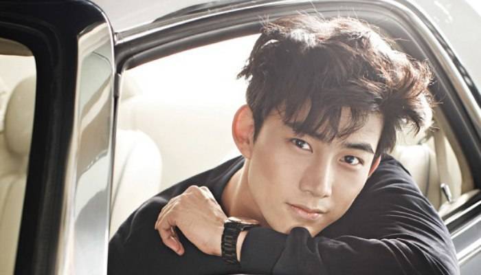 2pm S Taecyeon Says Be My Merry Christmas In Hilarious Holiday Song