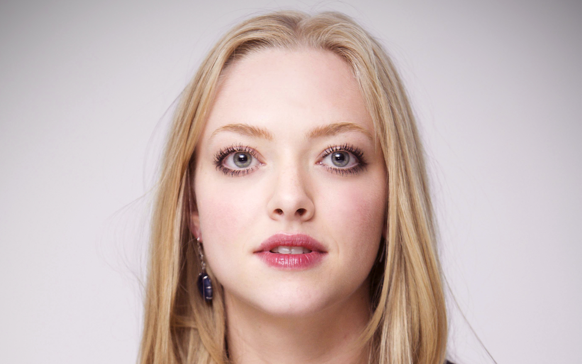 Amanda Seyfried Wallpaper And Image Pictures Photos
