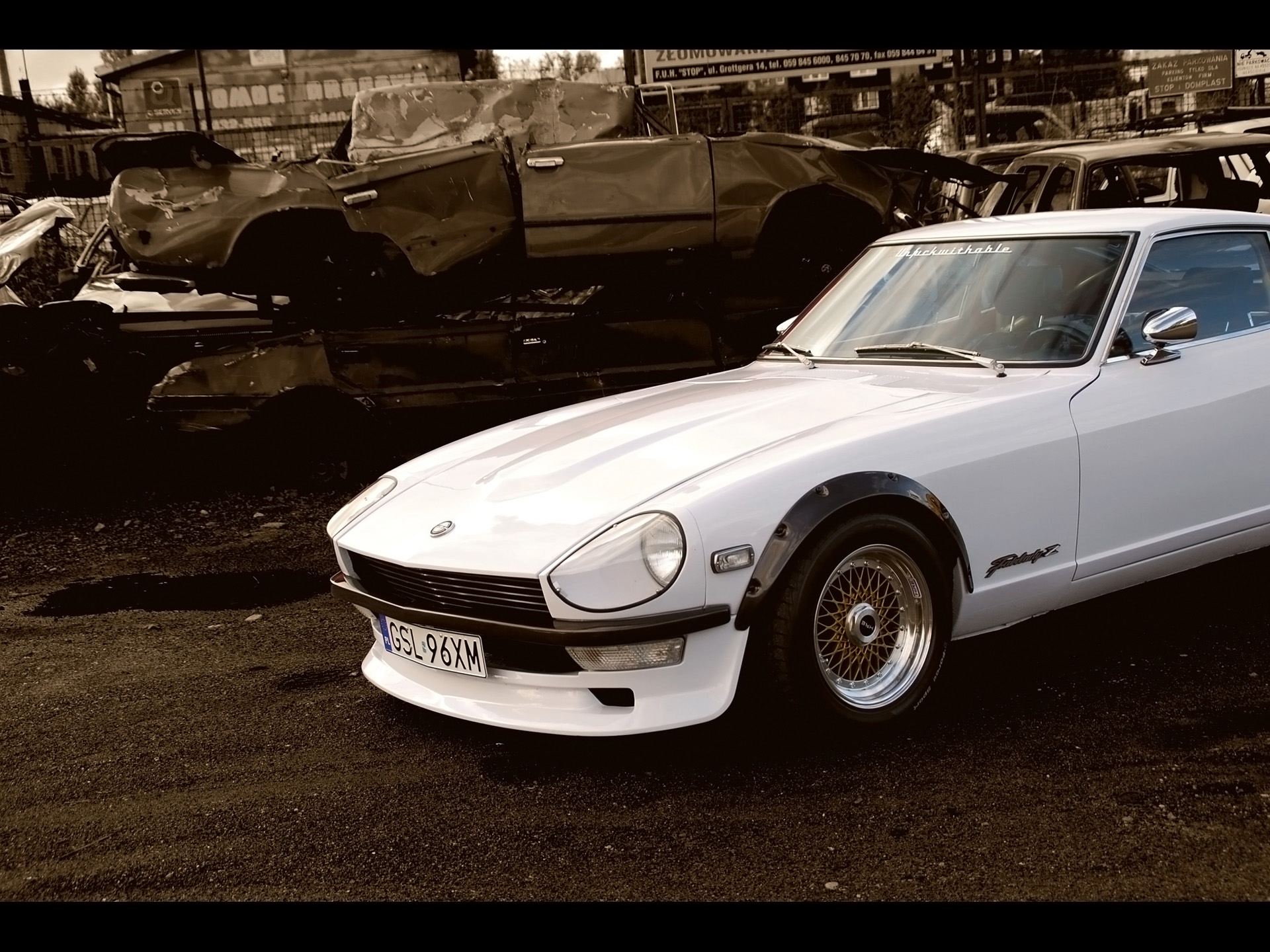 Datsun 240z S30 Front And Side Section Wallpaper