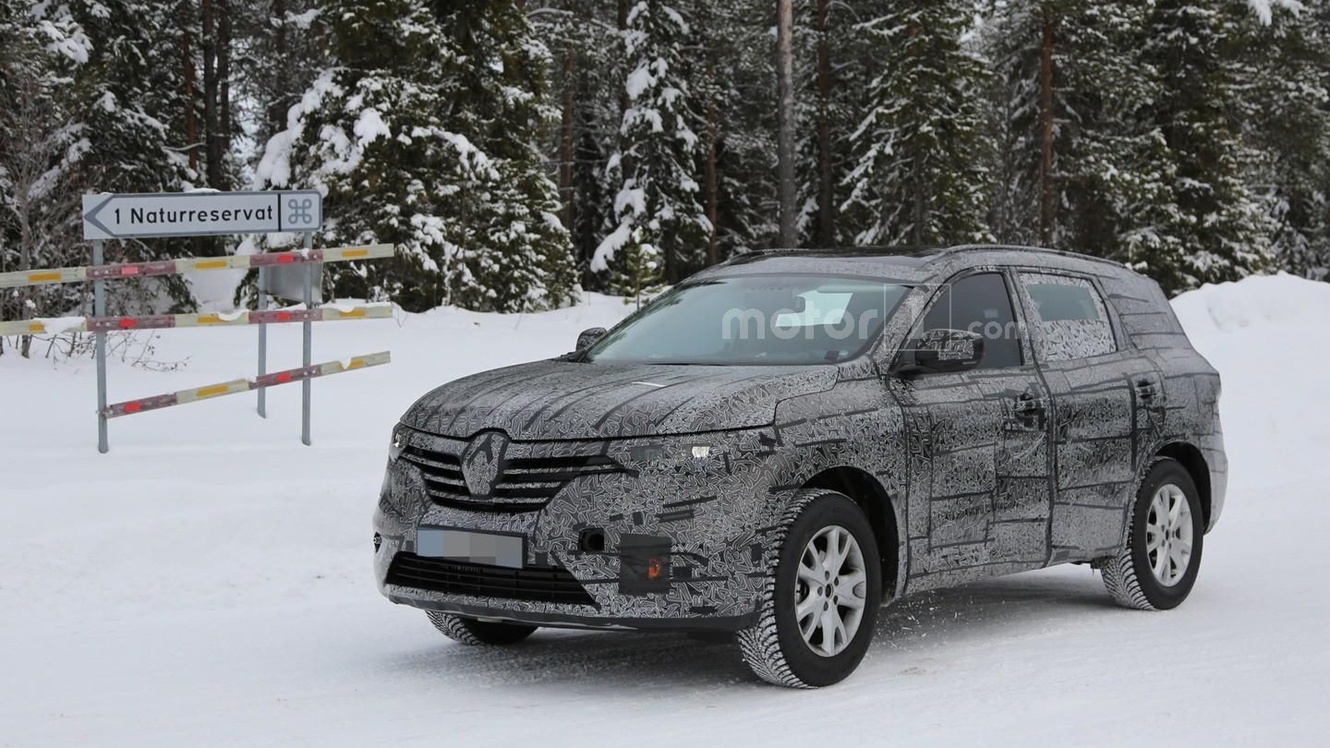 Renault Maxthon Spied Getting Ready To Replace Koleos Pics