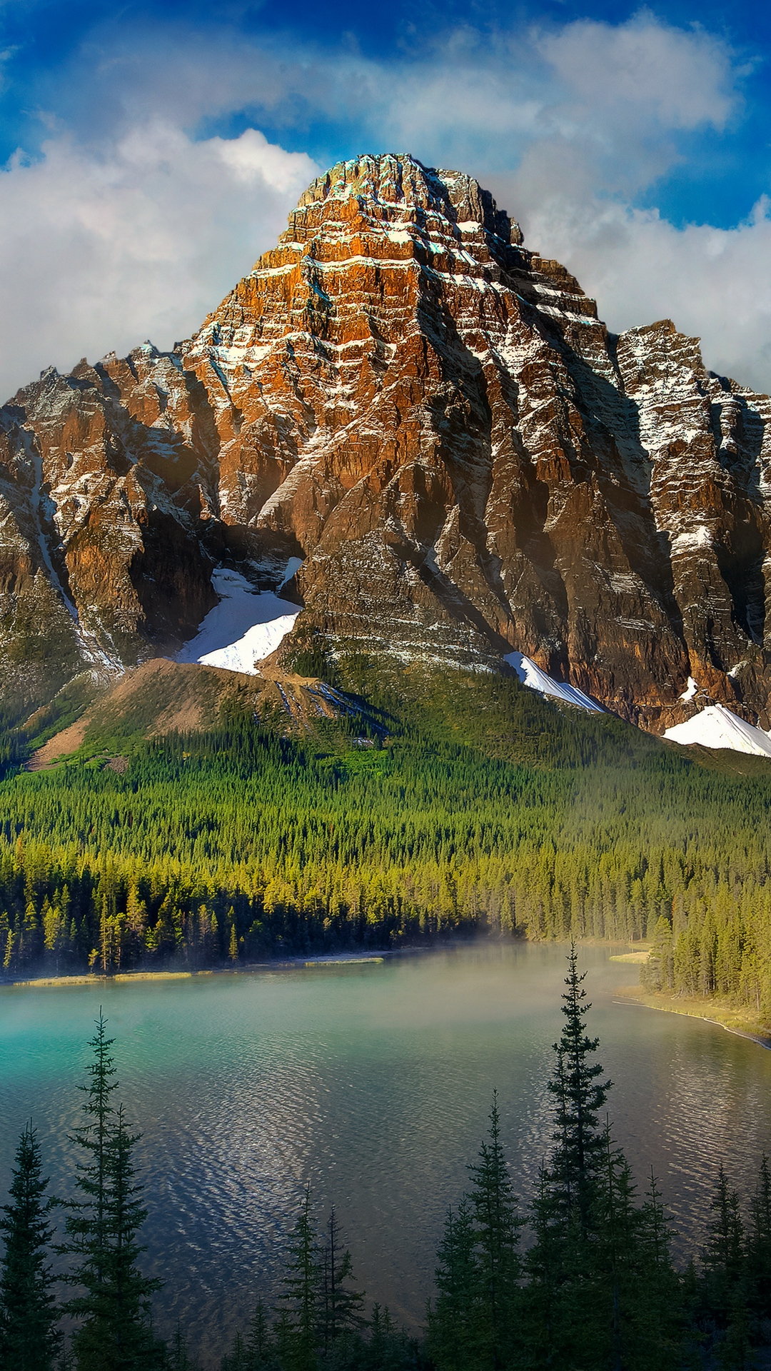Beautiful Scenery Mountains Lake Wallpaper