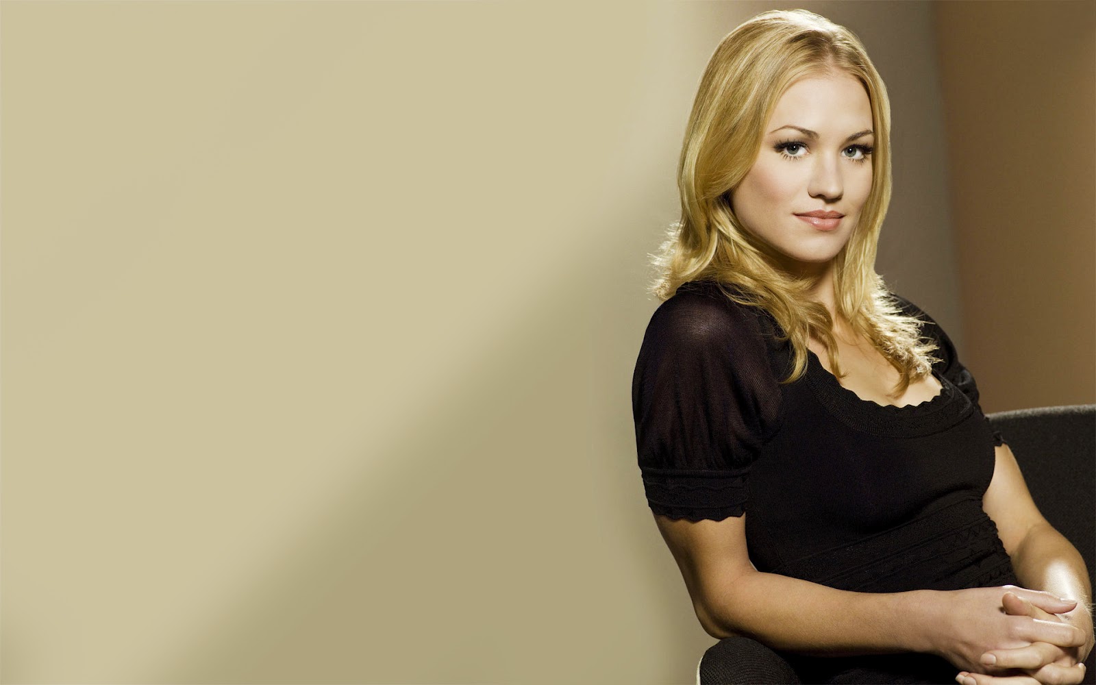 High Defenintion Wallpaper The Yvonne Strahovski