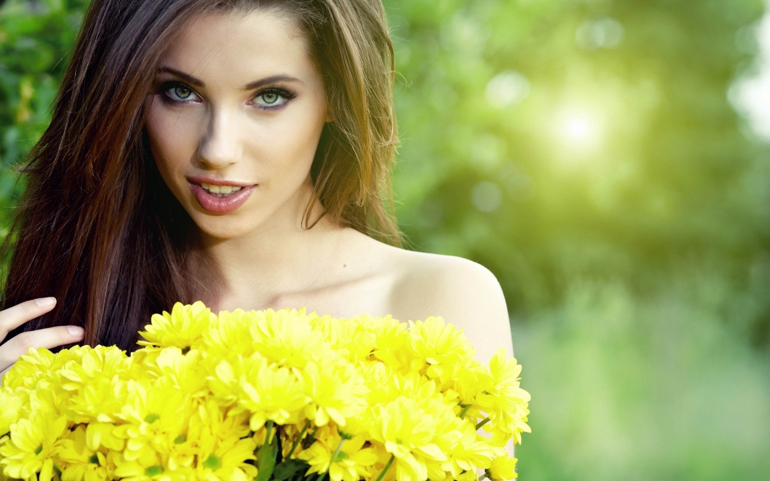 Girl Brute Close Up Flower Green Woman Yellow