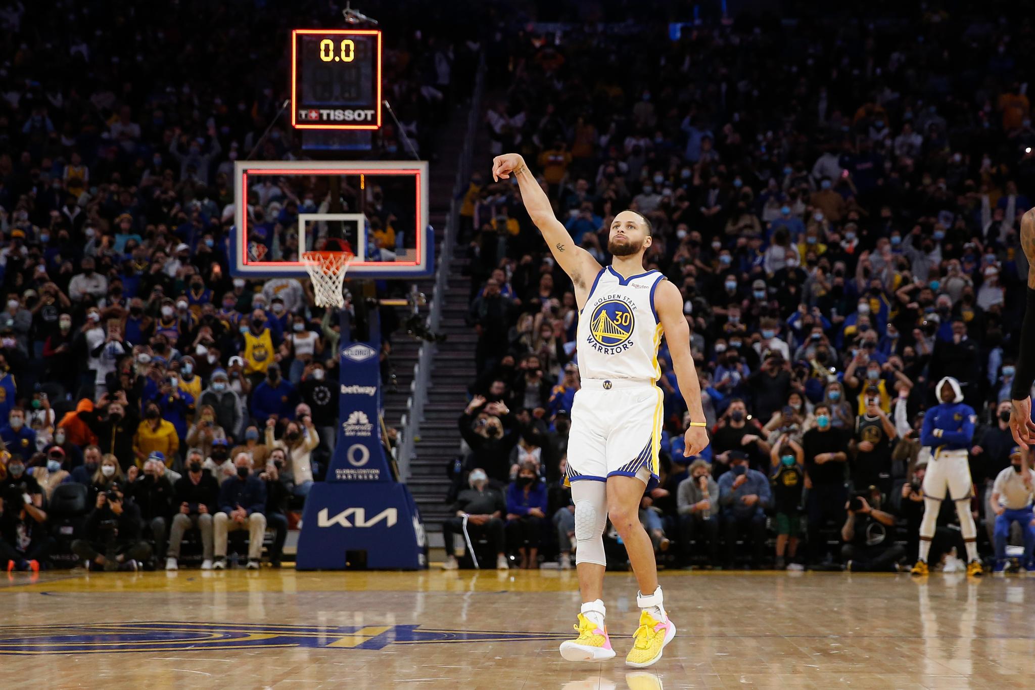 Steph Curry Captures First Career Game Wallpaper