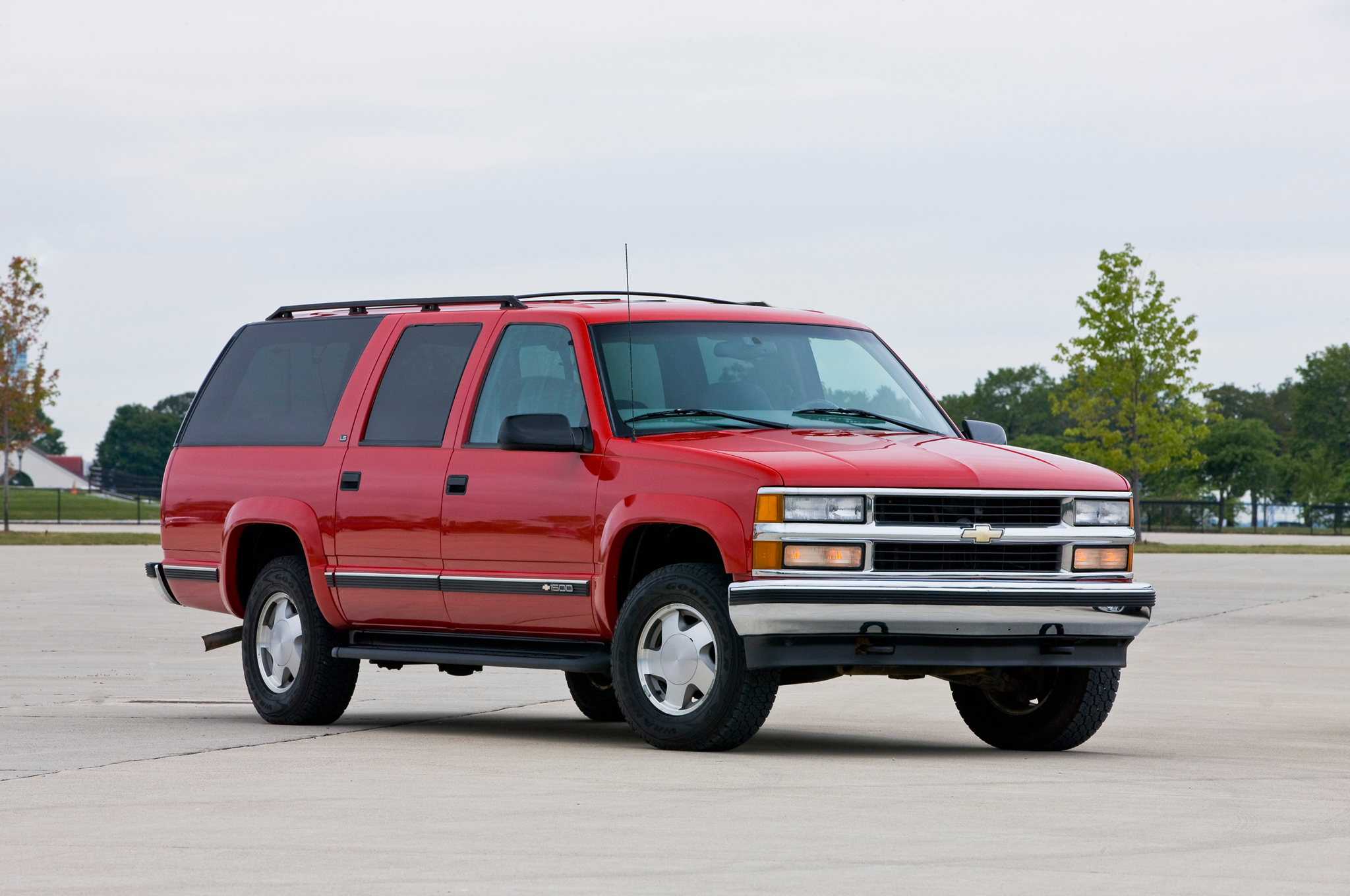 Chevrolet Suburban Gmt400 Pictures Information