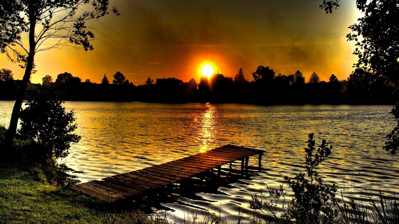 Dark Sunset Over The Lake Buzzergcom
