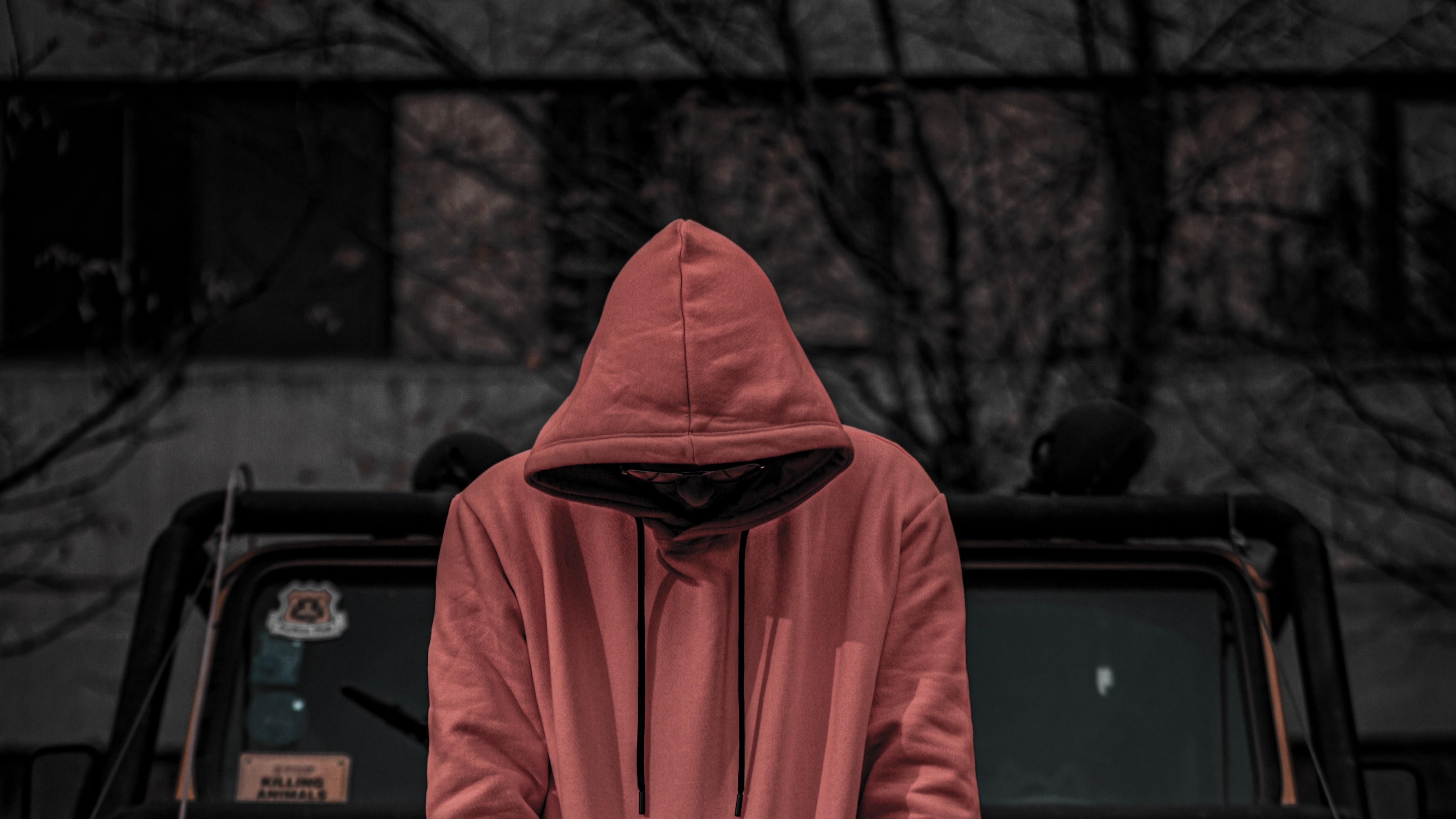 Red Hoodie Wallpaper 4k Jeep Standing Men Style