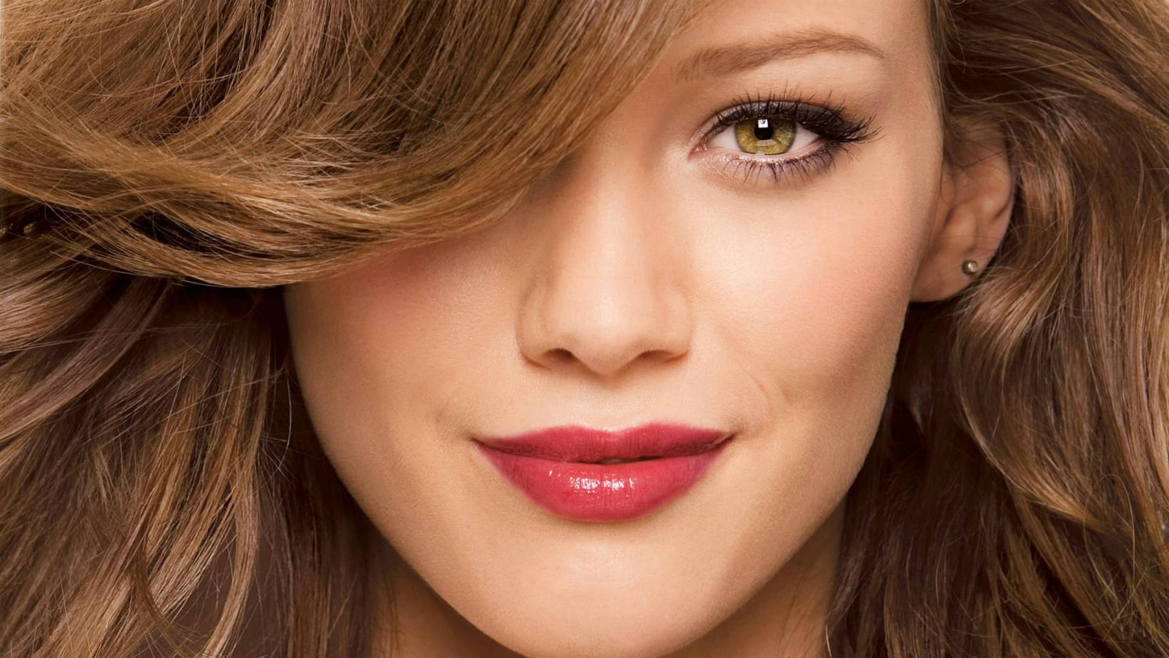 Duff Gorgeous Women Actress Beautiful Face Red Lips HD Wallpaper