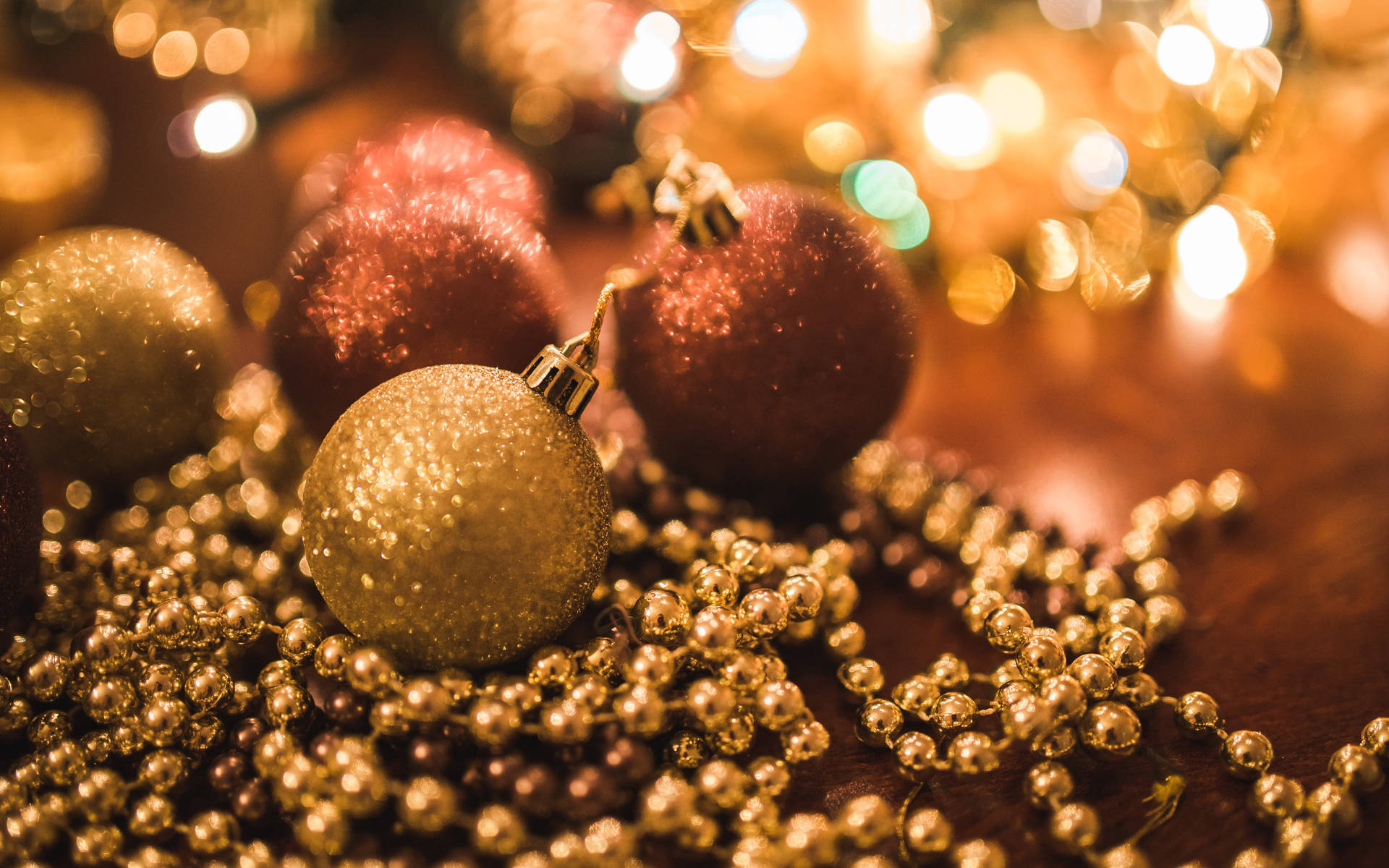 Christmas Balls Wallpaper