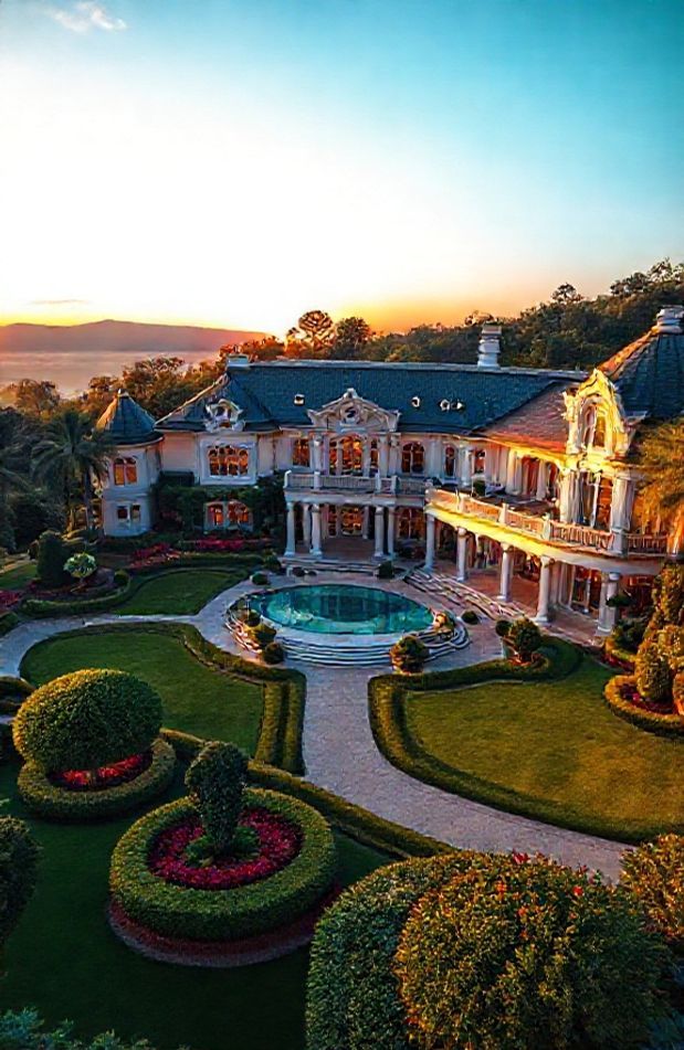Luxury Mansion Wallpaper
