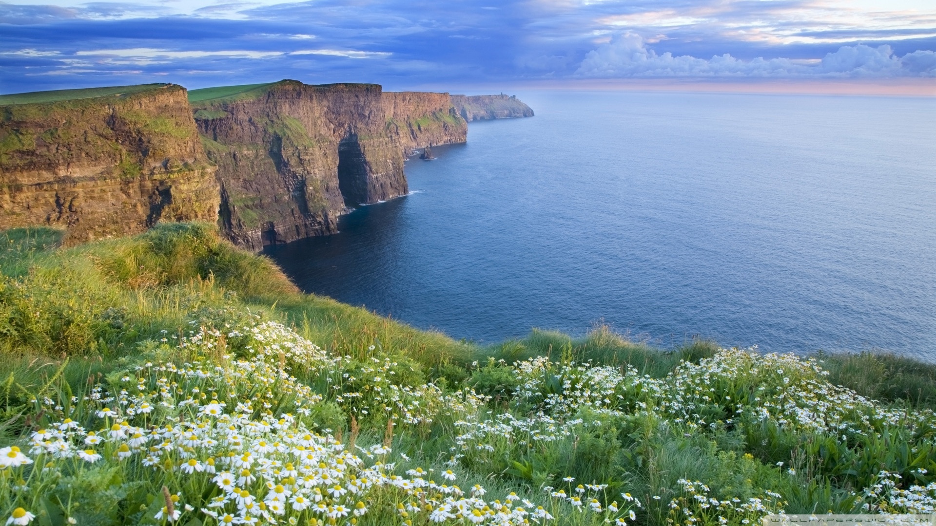 Hình nền máy tính Ireland, Irish Desktop Backgrounds: Về đẹp mọi mặt, đây là những bức ảnh cực kỳ xứng đáng để trang trí cho màn hình máy tính của bạn. Với các hình nền về Ireland, từ những thung lũng xanh thẳm cho tới những ngọn núi cao quanh năm tuyết phủ, bạn sẽ có được một không gian làm việc đầy sức sống và cảm hứng.