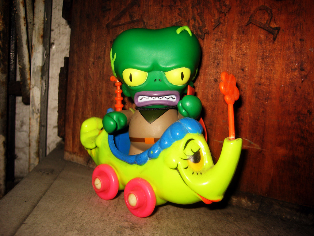 Kidrobot Morbo Alien With Dragon Wagon