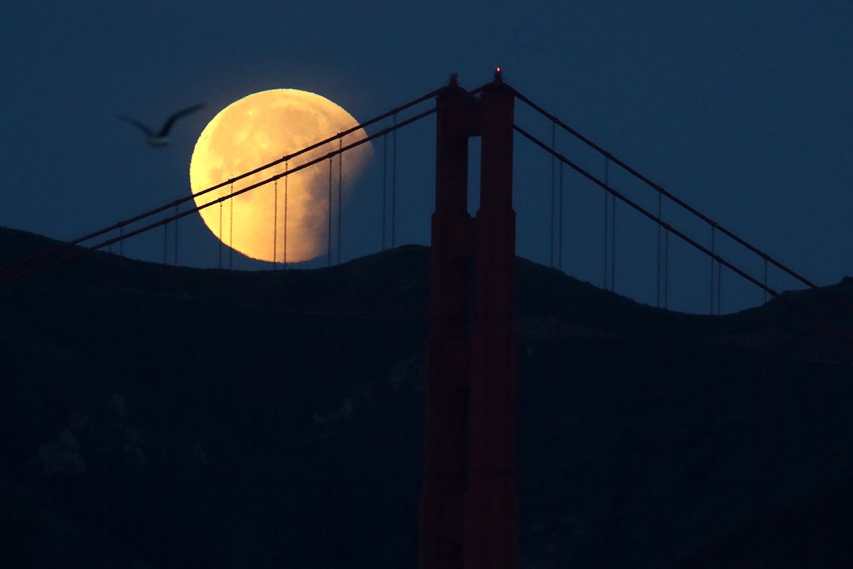 How To Watch The Only Total Lunar Eclipse Of This Weekend
