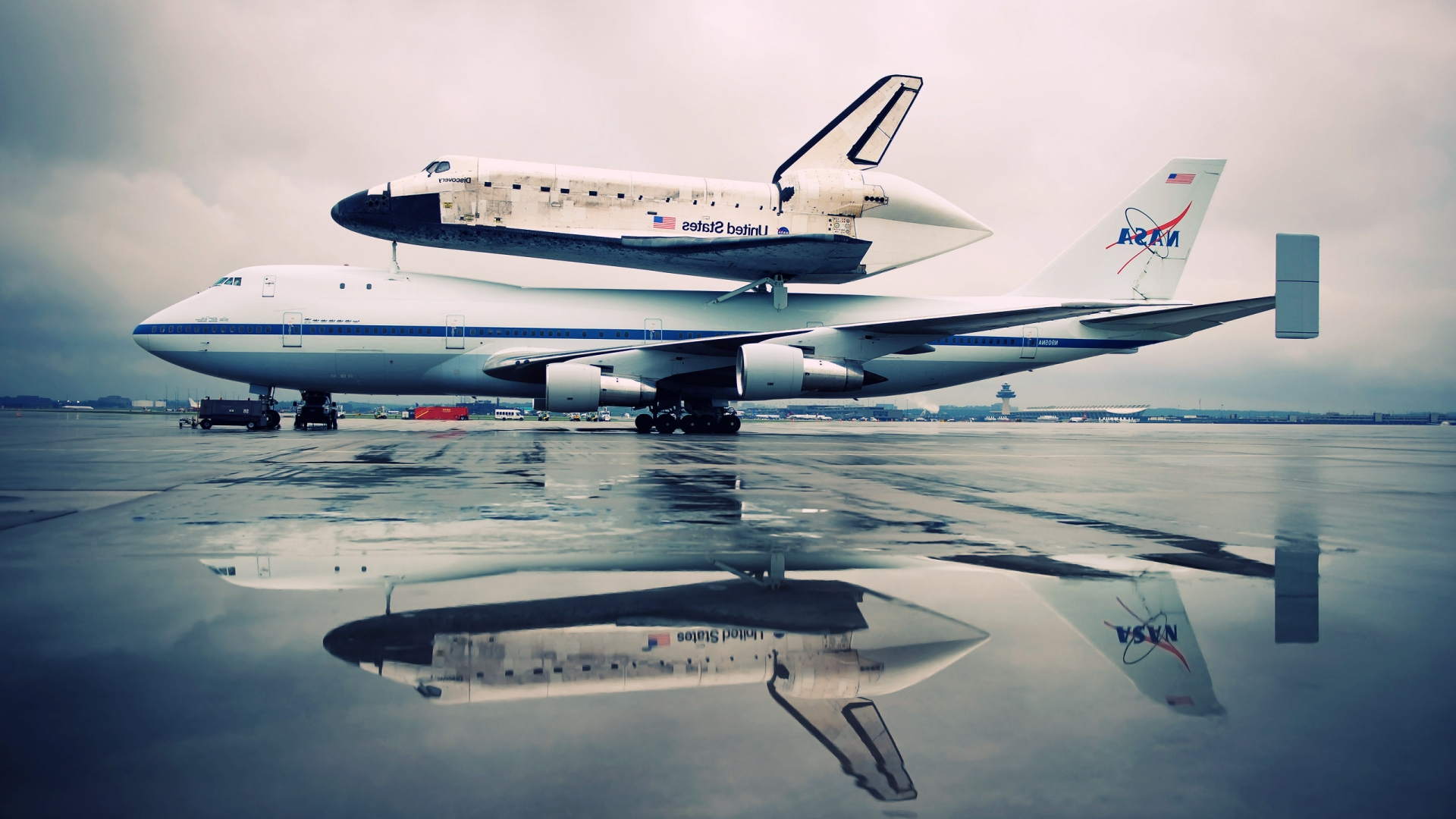 Space Shuttle Discovery Wallpaper