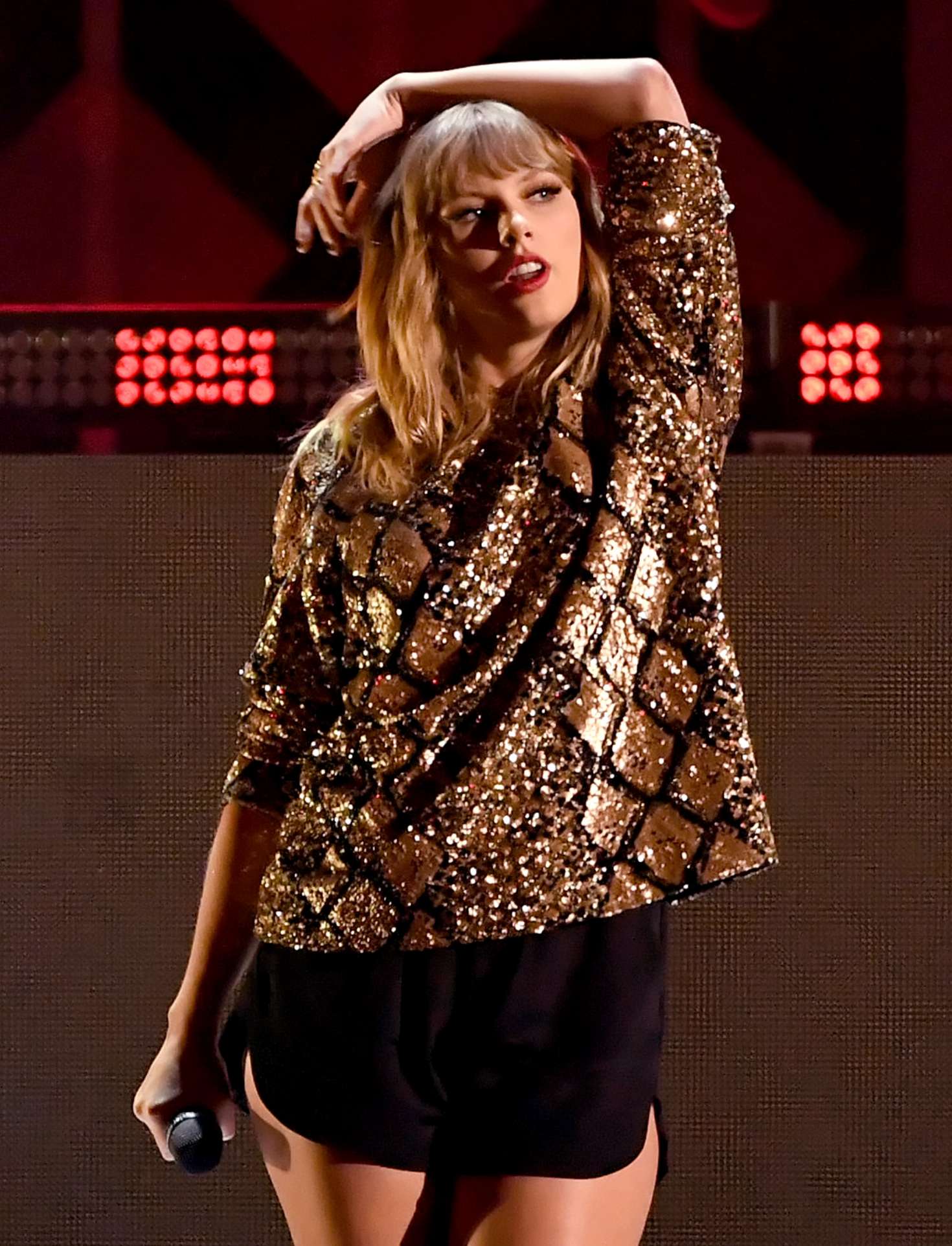 Taylor Swift Performs At Kiis Fm Jingle Ball In Los