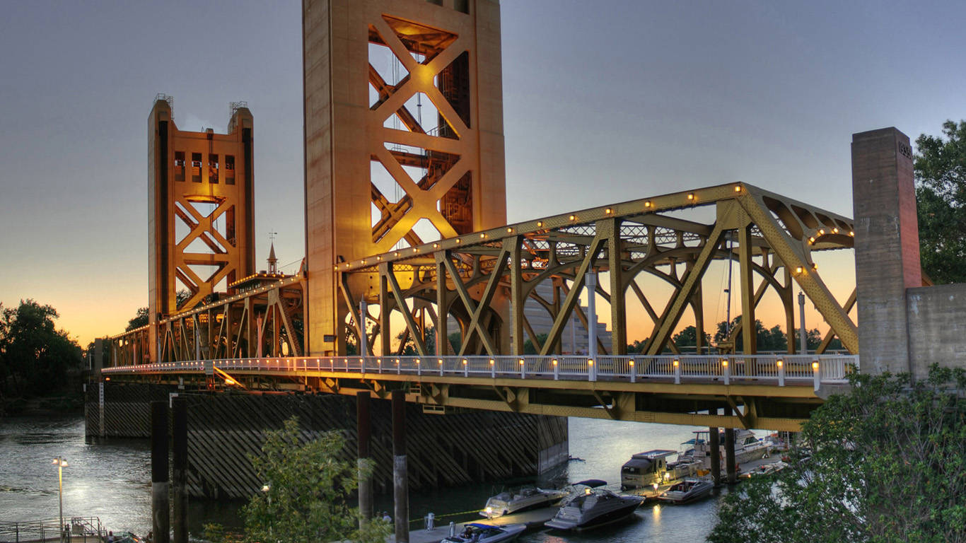 Tower Bridge In Sacramento City Wallpaper