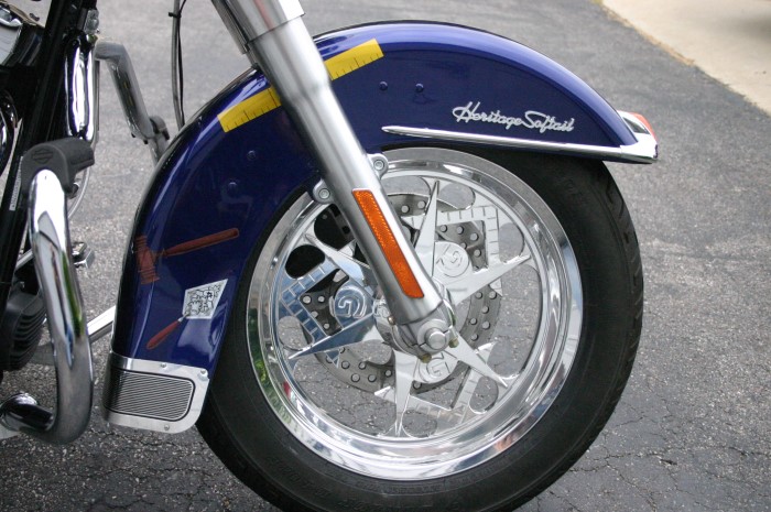 Diese besonders hingebungsvoll ausgestattete 2006 Harley Davidson