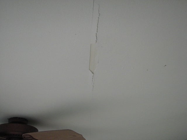 Drywall paper tape joints cracking and falling down 640x480