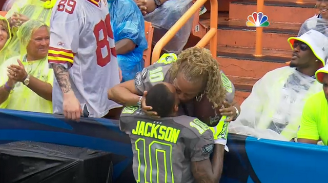 Video Desean Jackson Catches Td In Pro Bowl Kisses Mom As