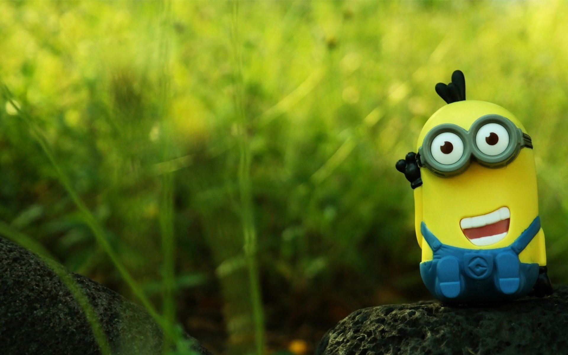Cute Minion Background Wallpaper