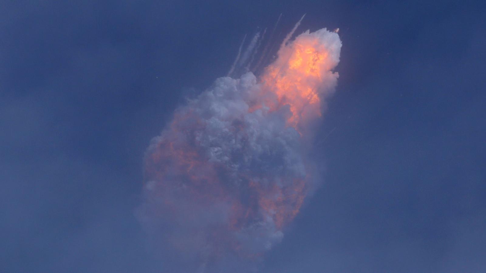 Spacex Succeeds In Launch Escape Test Quartz
