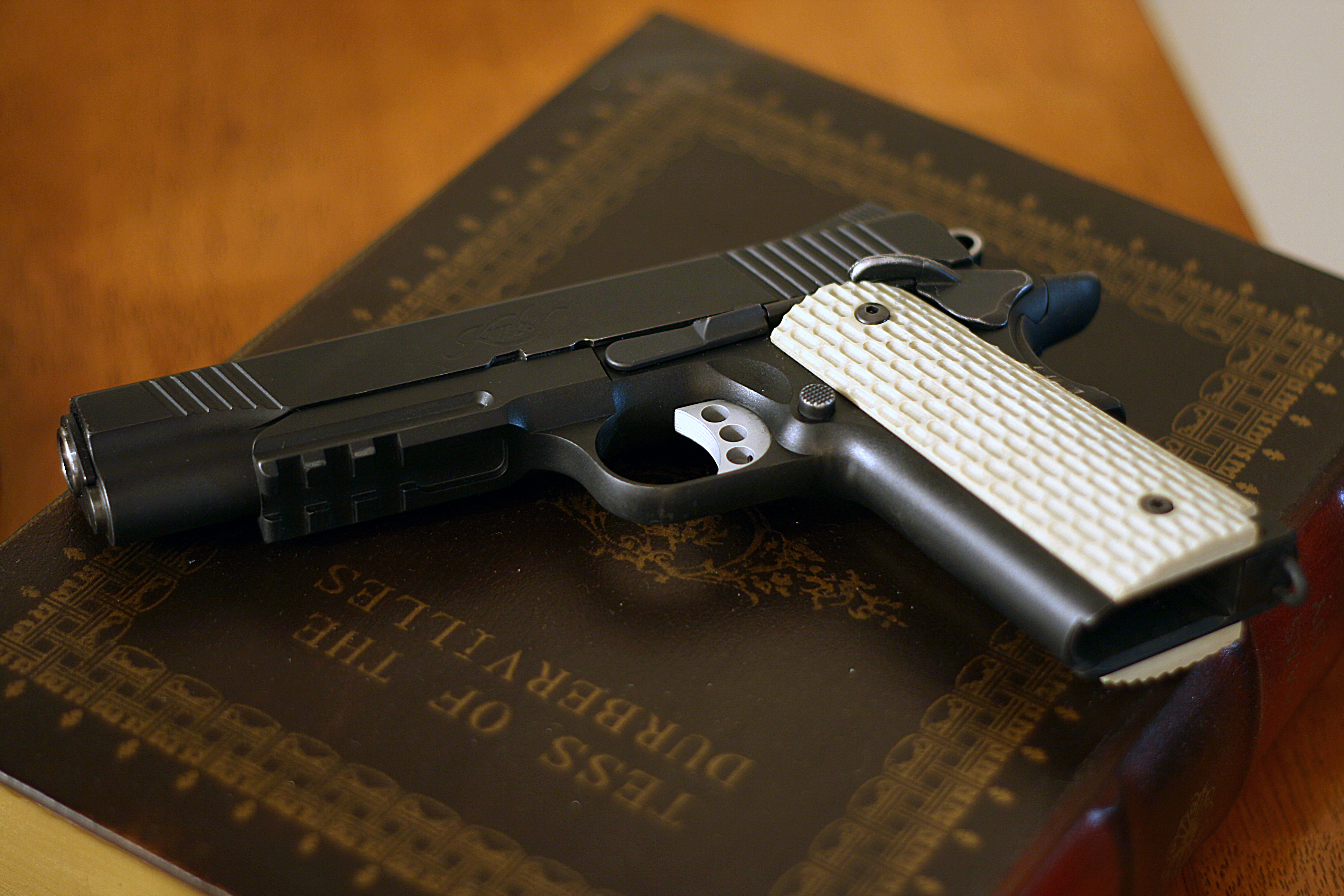  colt 1911 wallpaper http iappsofts com colt 1911 32 acp by manfred 3888x2592