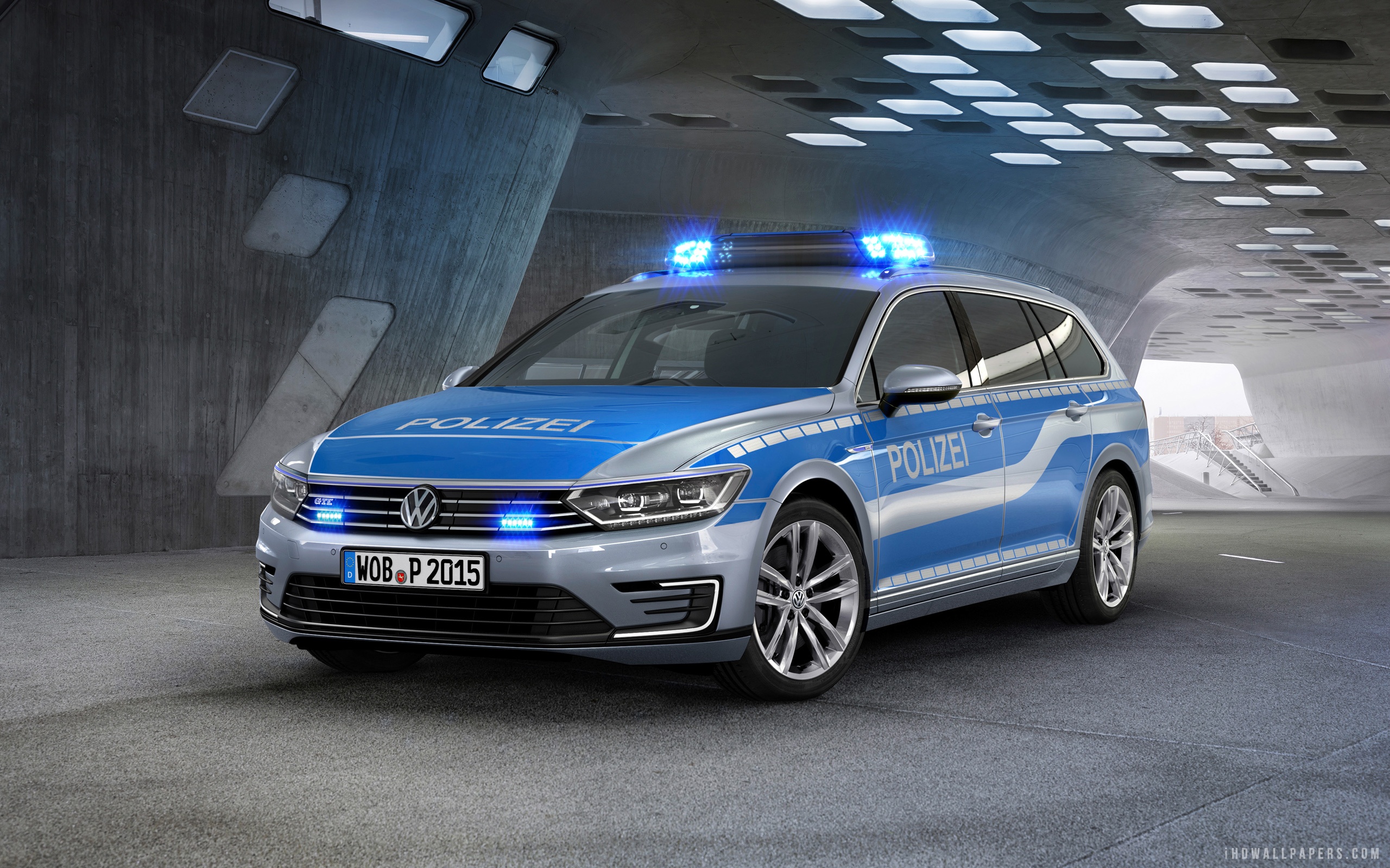 2015 Volkswagen Passat GTE German Police Car Wallpaper