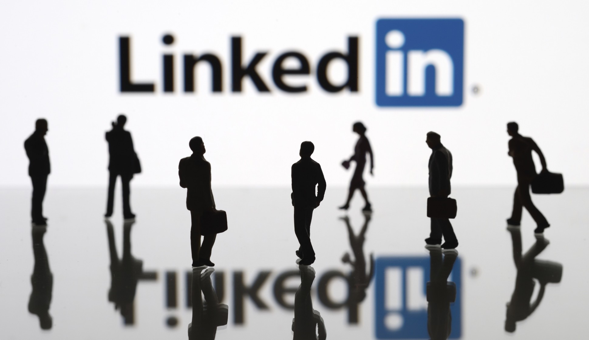 Easy Ways To Create A Brilliant Background For Your Linkedin Profile
