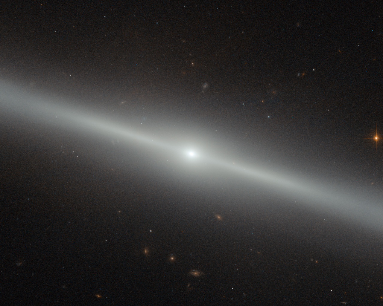 A Galaxy On The Edge Esa Hubble