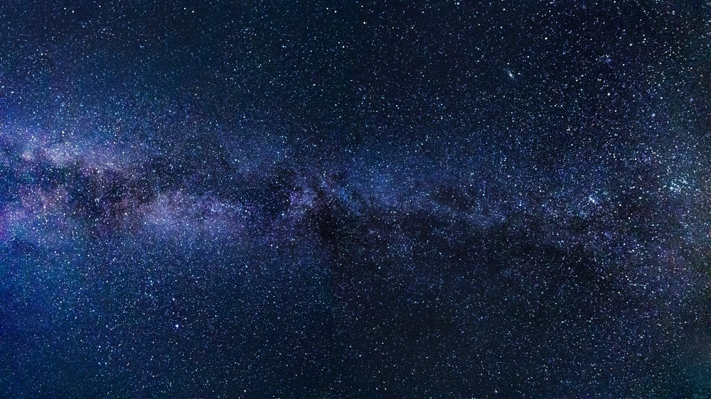Hình nền Thiên Hà sẽ đưa bạn đến những hành trình phiêu lưu trong không gian và giúp bạn tạo được không khí mới mẻ trên màn hình điện thoại hay máy tính của mình. Hãy chọn ngay một hình nền Thiên Hà để trang trí cho thiết bị của bạn.