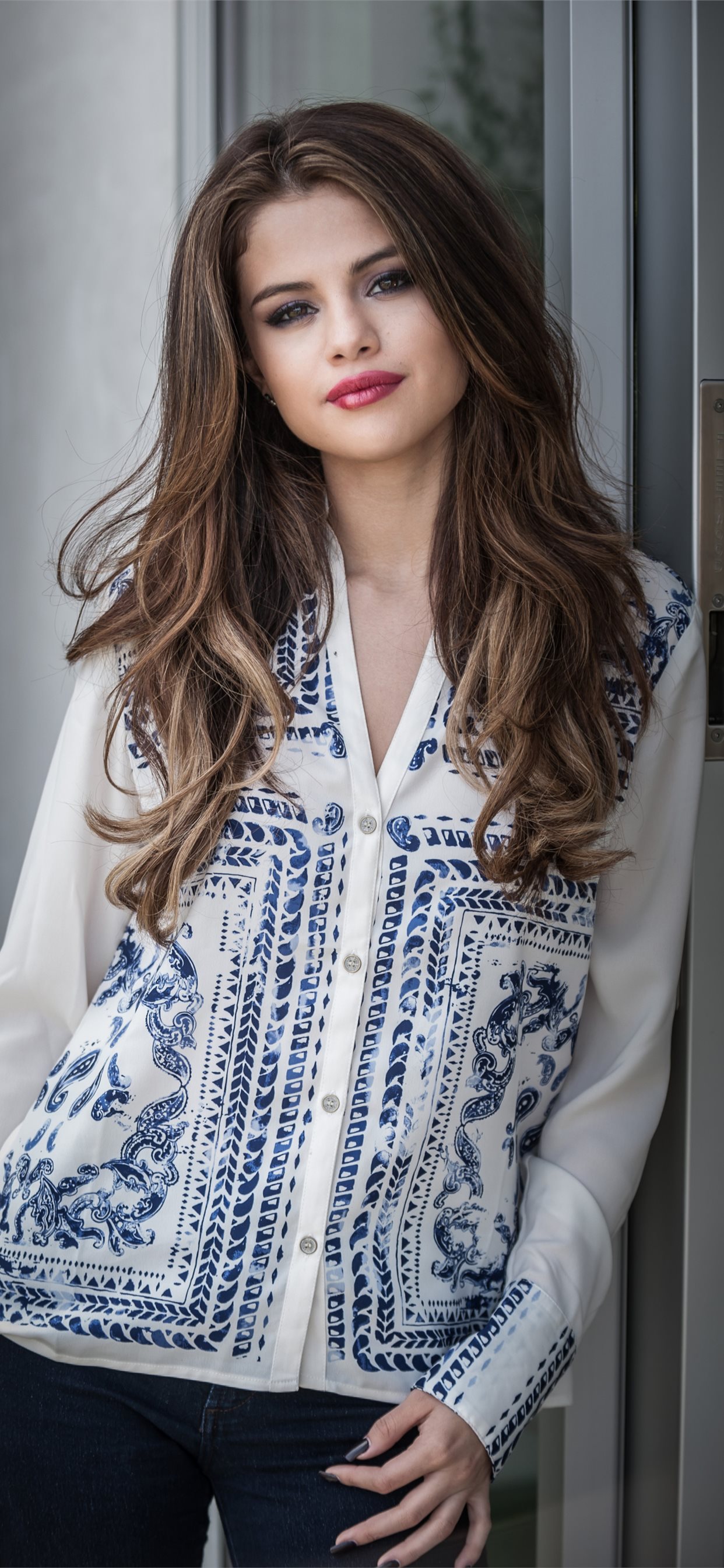 Selena Gomez Shoot iPhone X Wallpaper