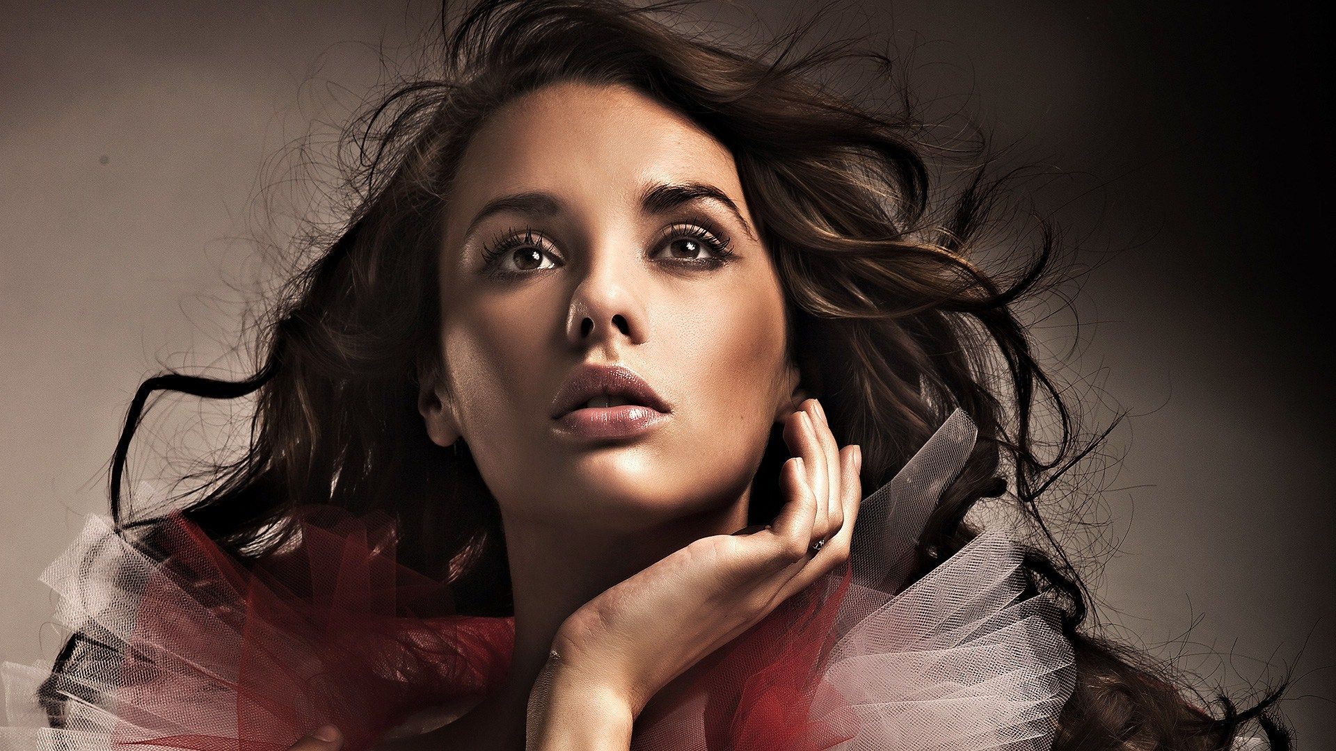 Portrait Beautiful Girl Wallpaper