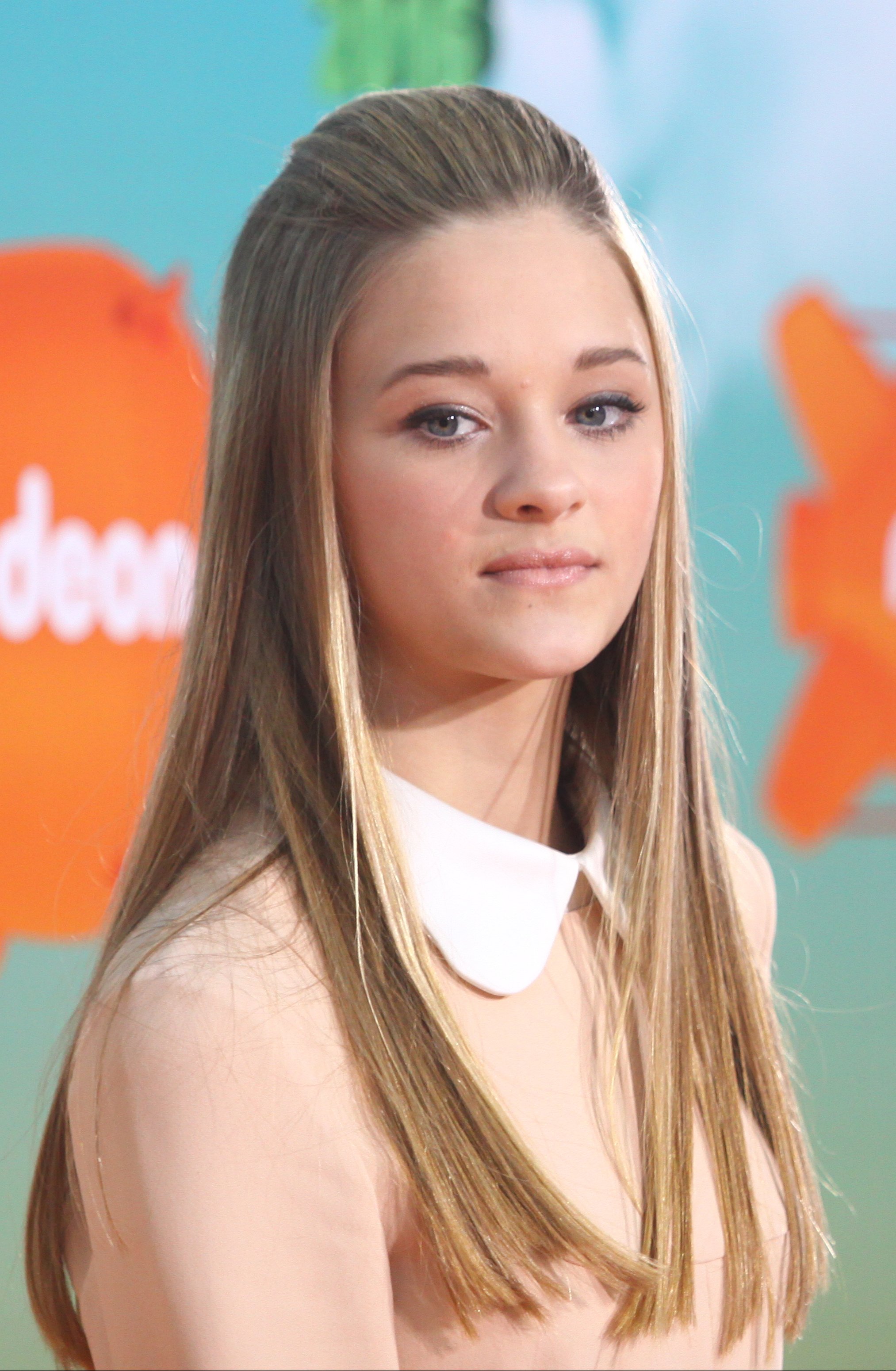 Hq Image U Lizzy Greene With Mace Coronel Casey Simpson And