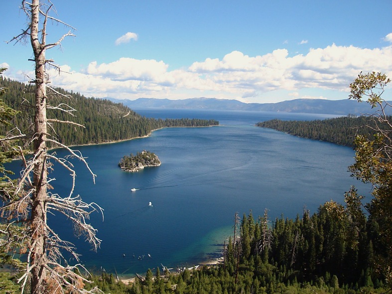Emerald Bay Of Lake Tahoe Close The California Nevada Border Usa