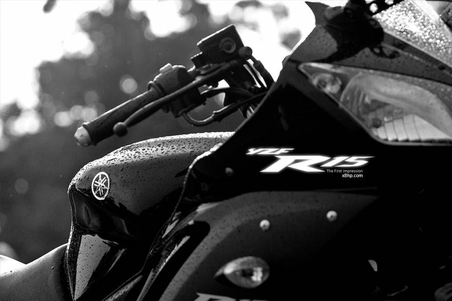 Yamaha R15 Black Wallpaper