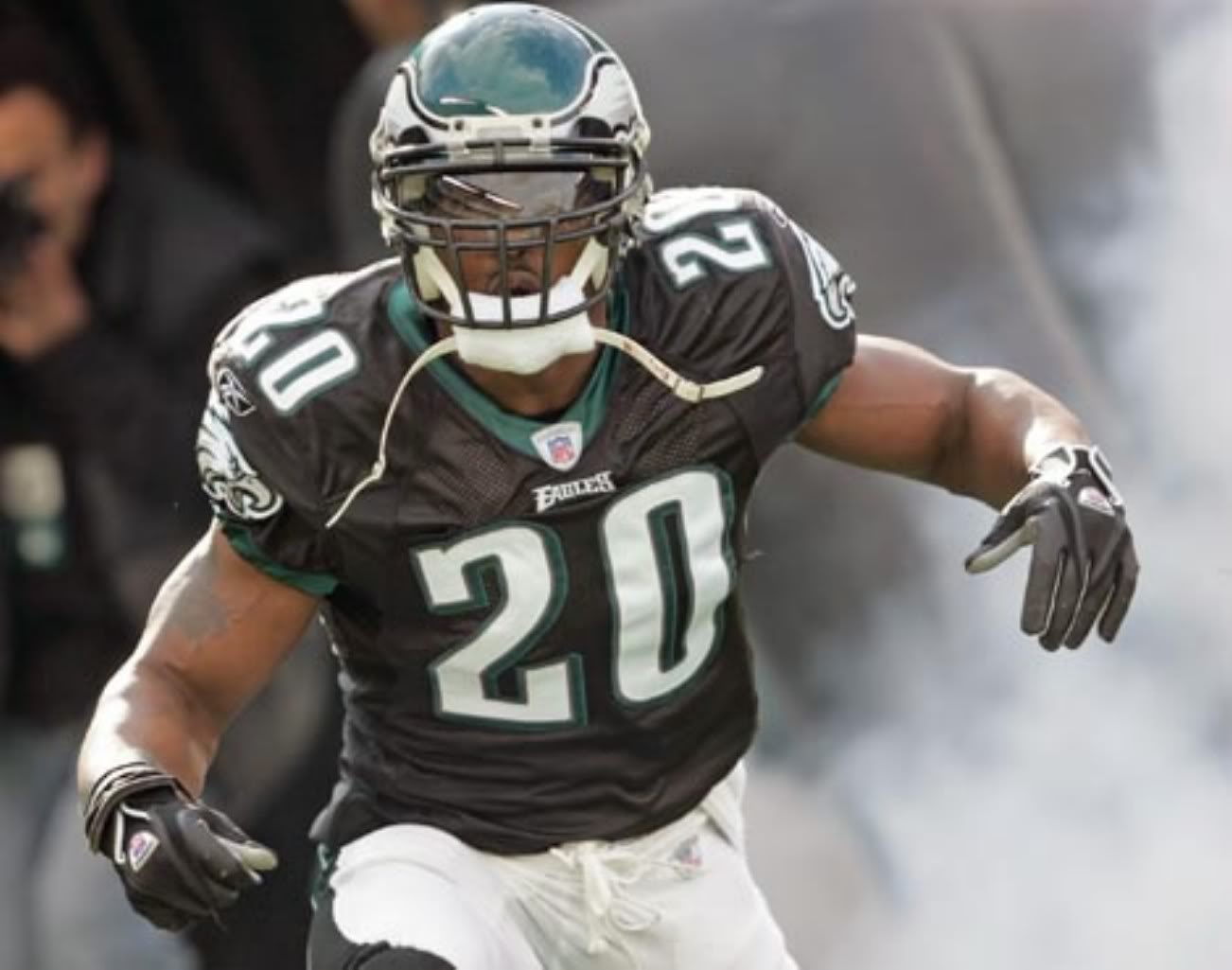 Eagles Brian Dawkins Exits The Tunnel Wallpaper Photo By