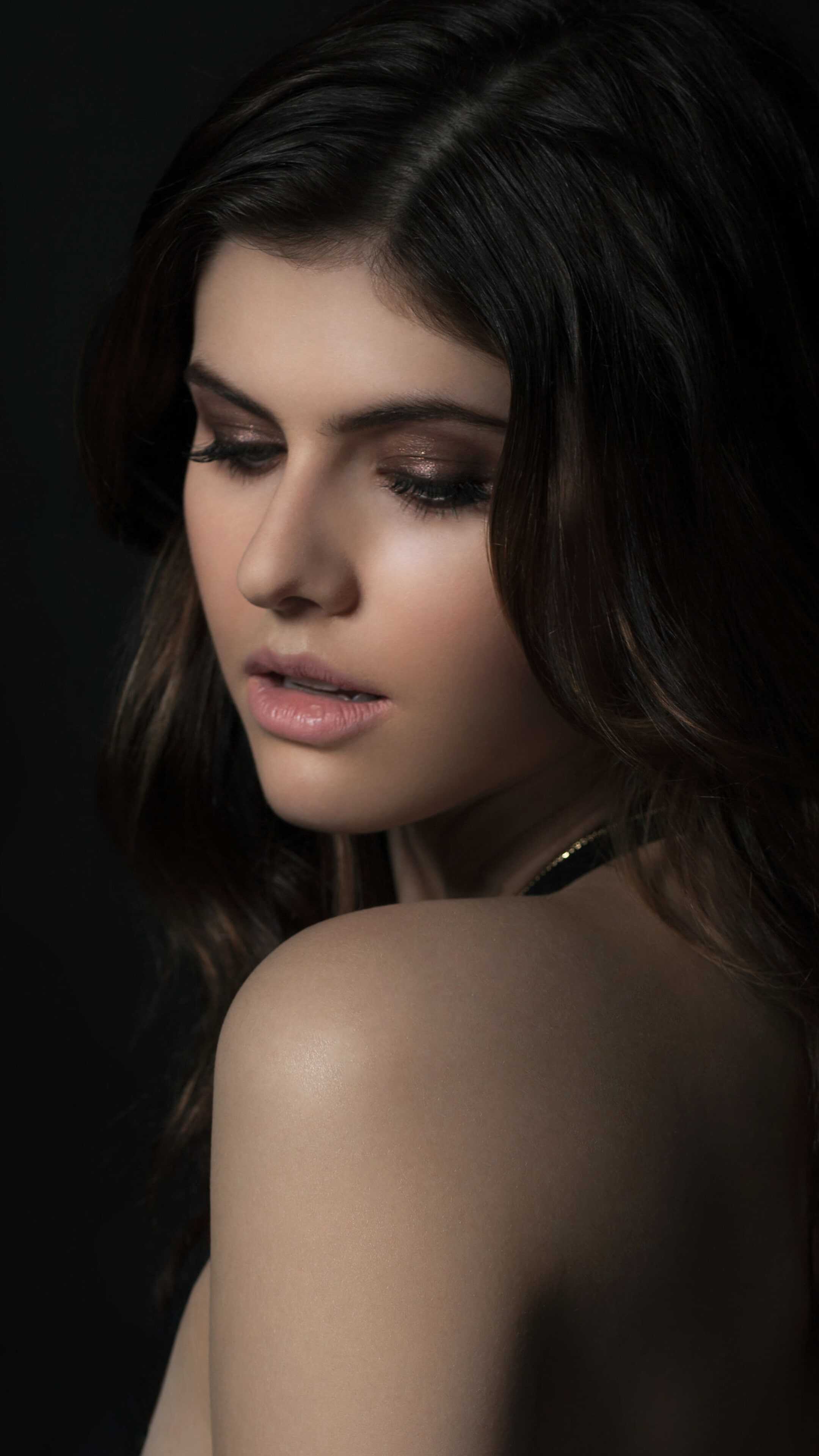 Alexandra Daddario Wallpaper
