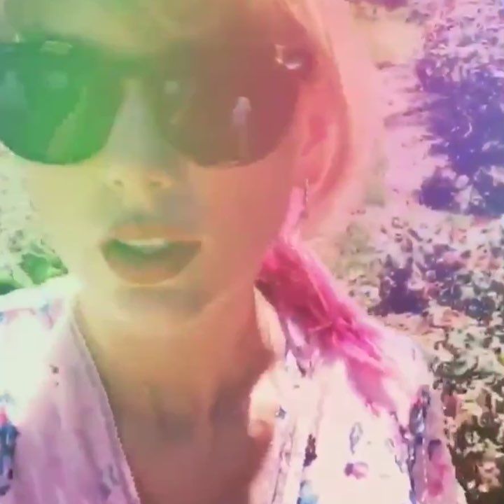 The New Spotify Background Is So Soft Swifties Taylorswift